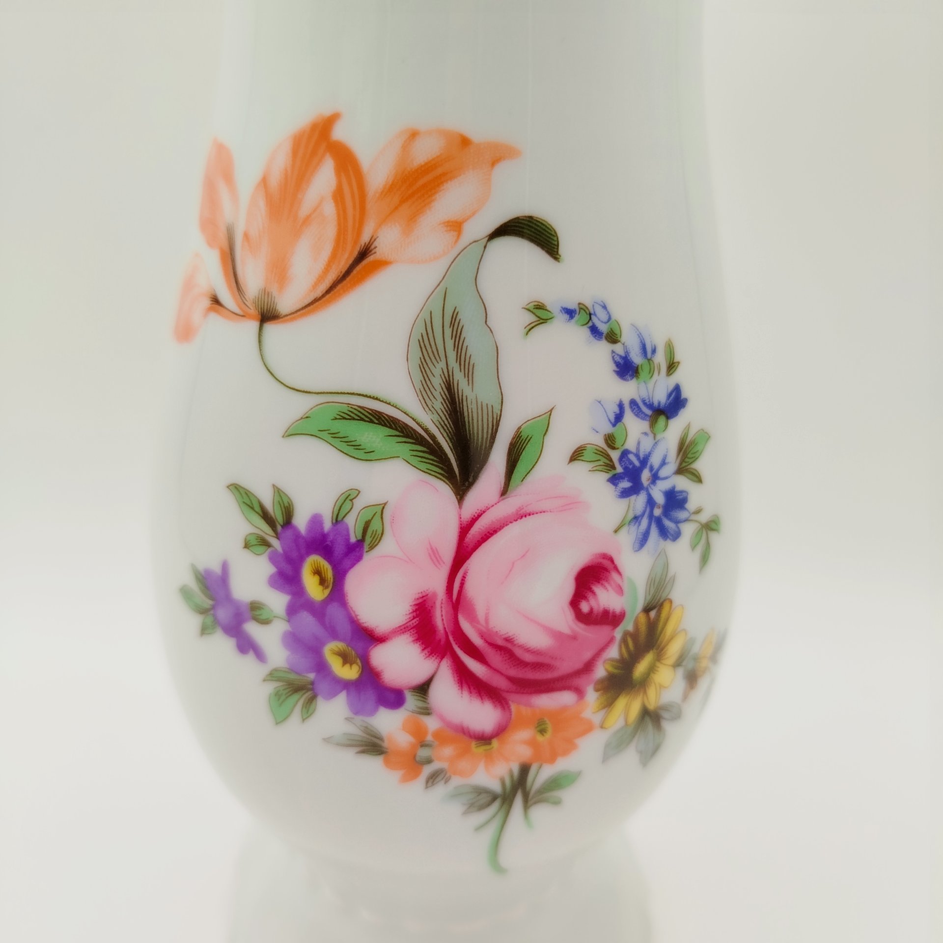 Ваза вытянутой формы "Мейсенский букет", фарфор, деколь, золочение, Carlsbad, Чехия, 1990-2000 гг.