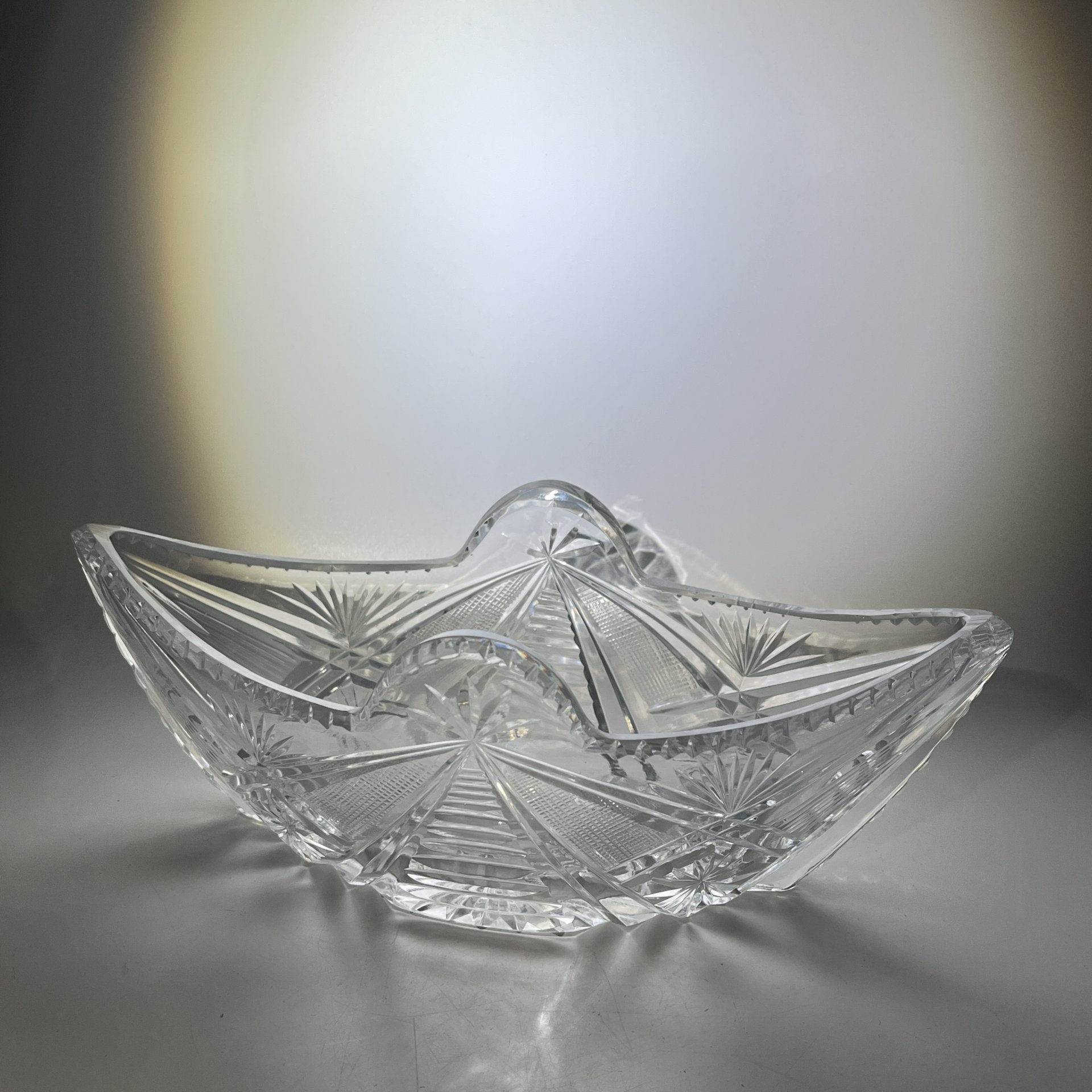 Салатник-ладья с резным геометрическим декором, хрусталь, СССР, 1970-1990 гг.