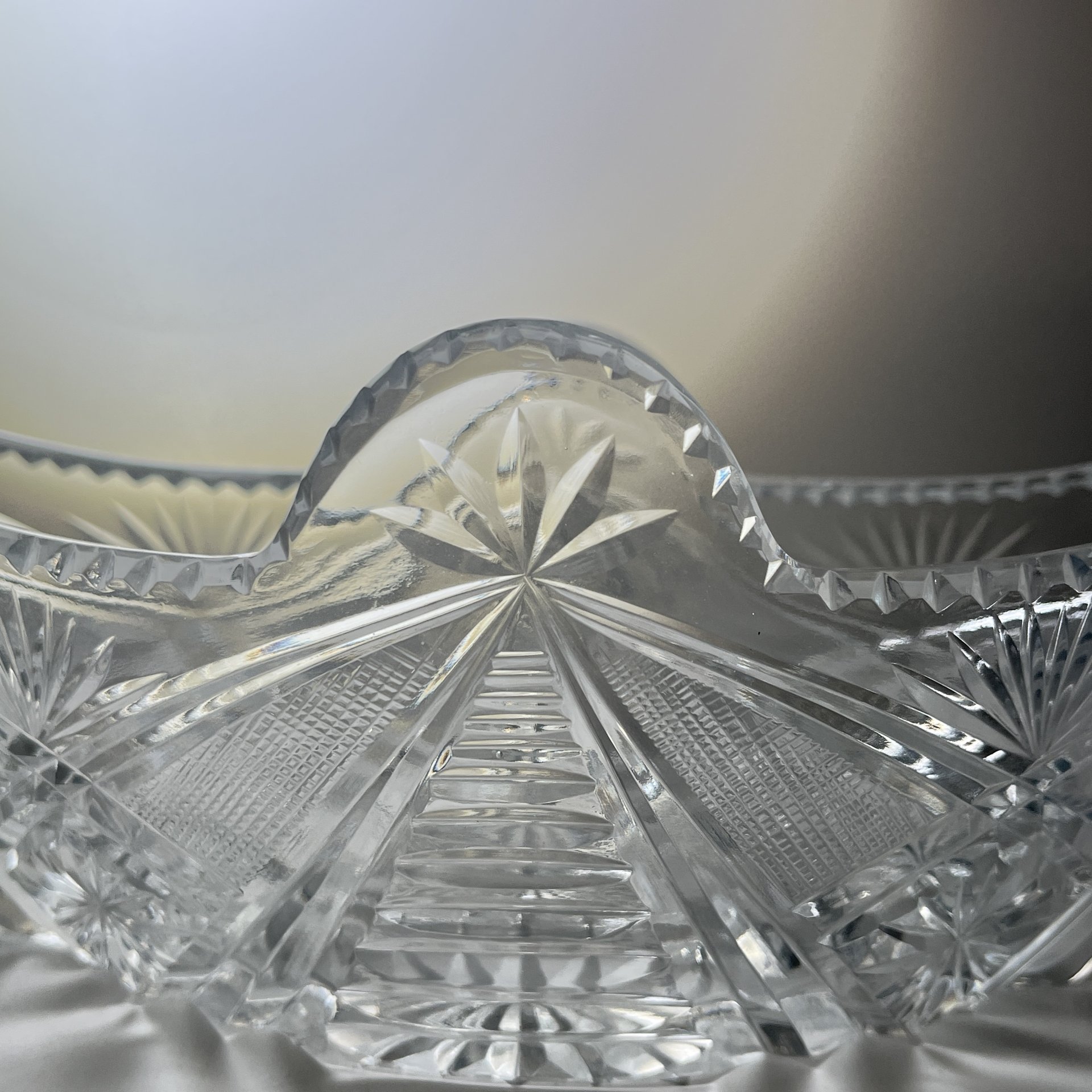 Салатник-ладья с резным геометрическим декором, хрусталь, СССР, 1970-1990 гг.