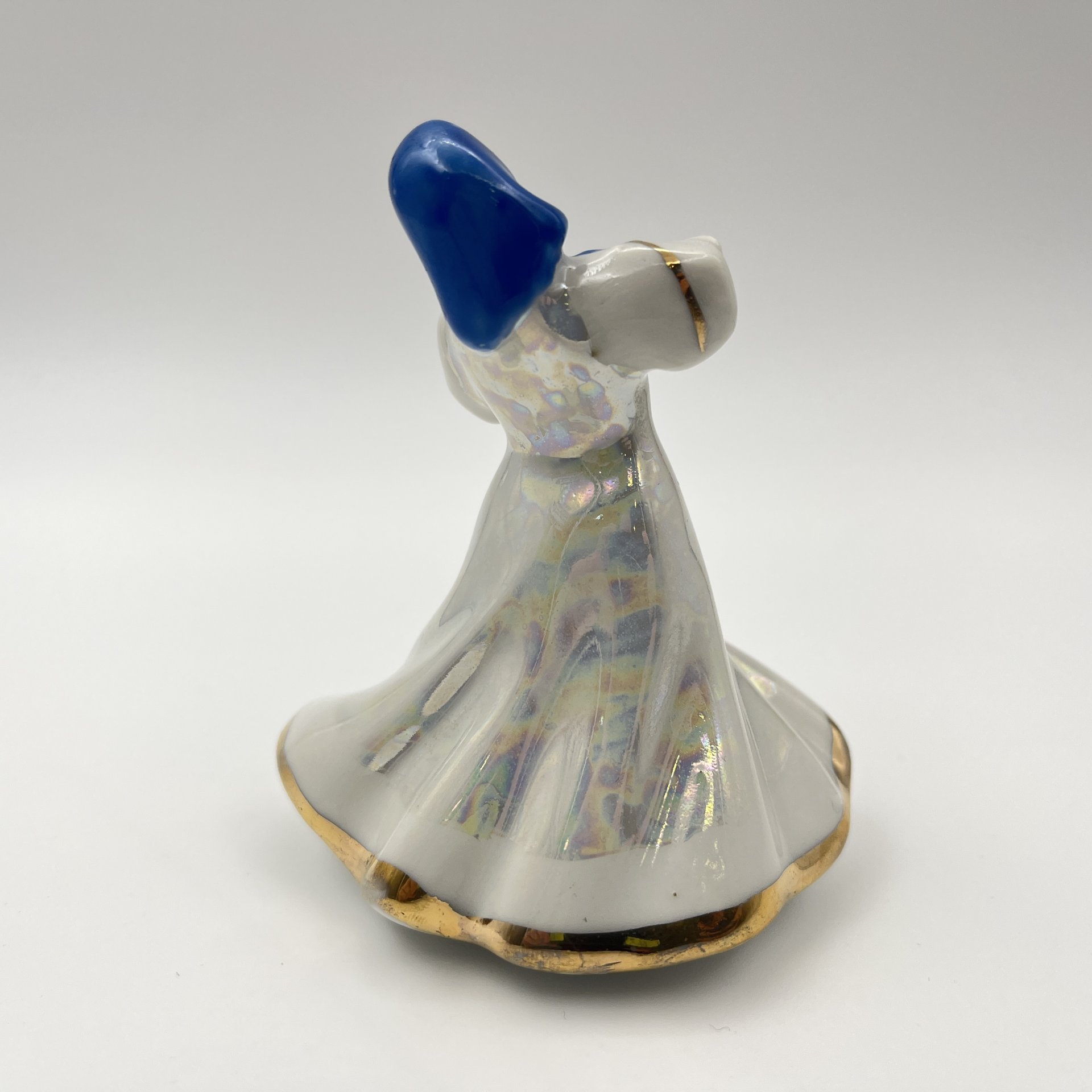 Статуэтка из скульптурной композиции "Русский перепляс", автор А.Д. Бржезицкая, фарфор, роспись, люстр, золочение, Дулевский фарфоровый завод (Дулёво), СССР, 1962 г.