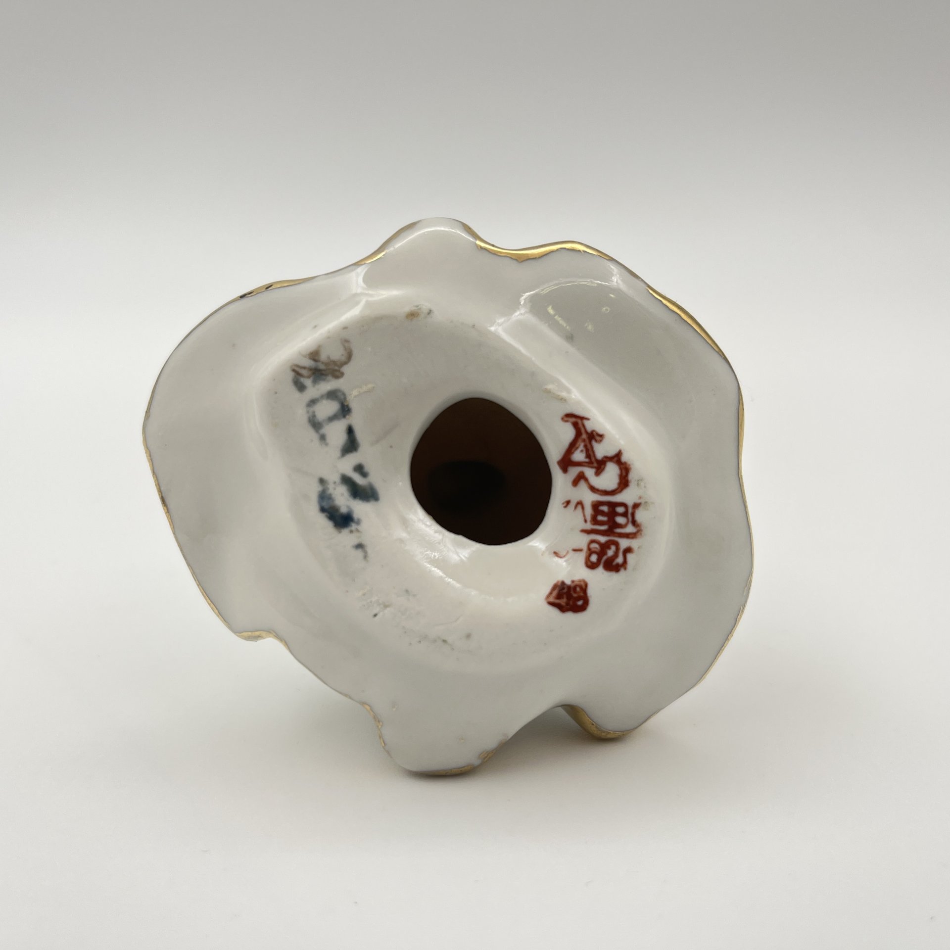 Статуэтка из скульптурной композиции "Русский перепляс", автор А.Д. Бржезицкая, фарфор, роспись, люстр, золочение, Дулевский фарфоровый завод (Дулёво), СССР, 1962 г.