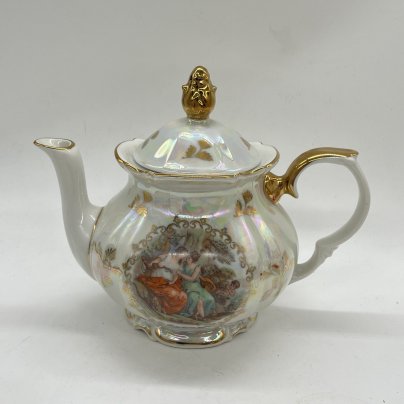 Чайник заварочный с изображением галантной сцены из сервиза "Мадонна", фарфор, деколь, золочение, Kahla, ГДР, 1960-1980 гг.