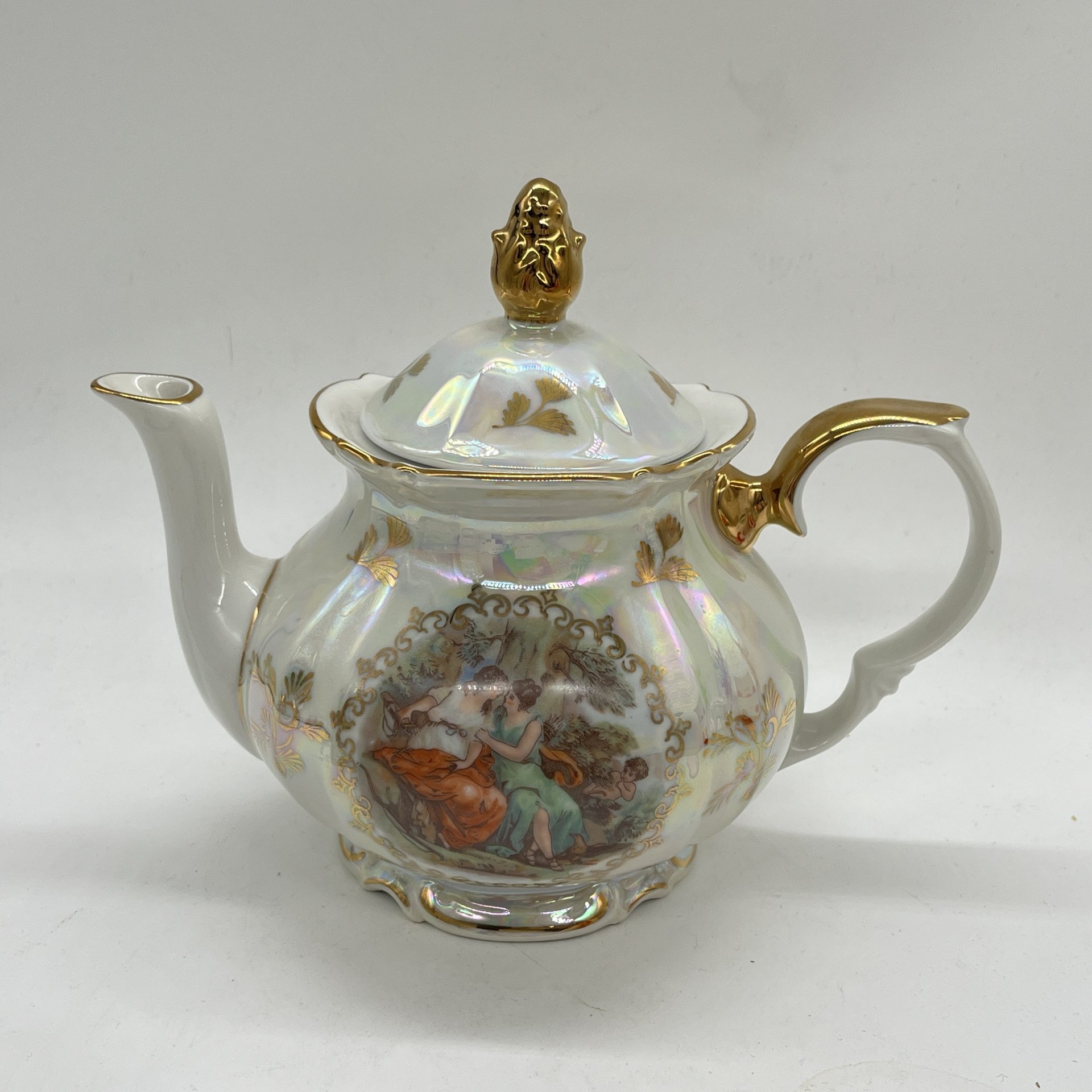 Чайник заварочный с изображением галантной сцены из сервиза "Мадонна", фарфор, деколь, золочение, Kahla, ГДР, 1960-1980 гг.