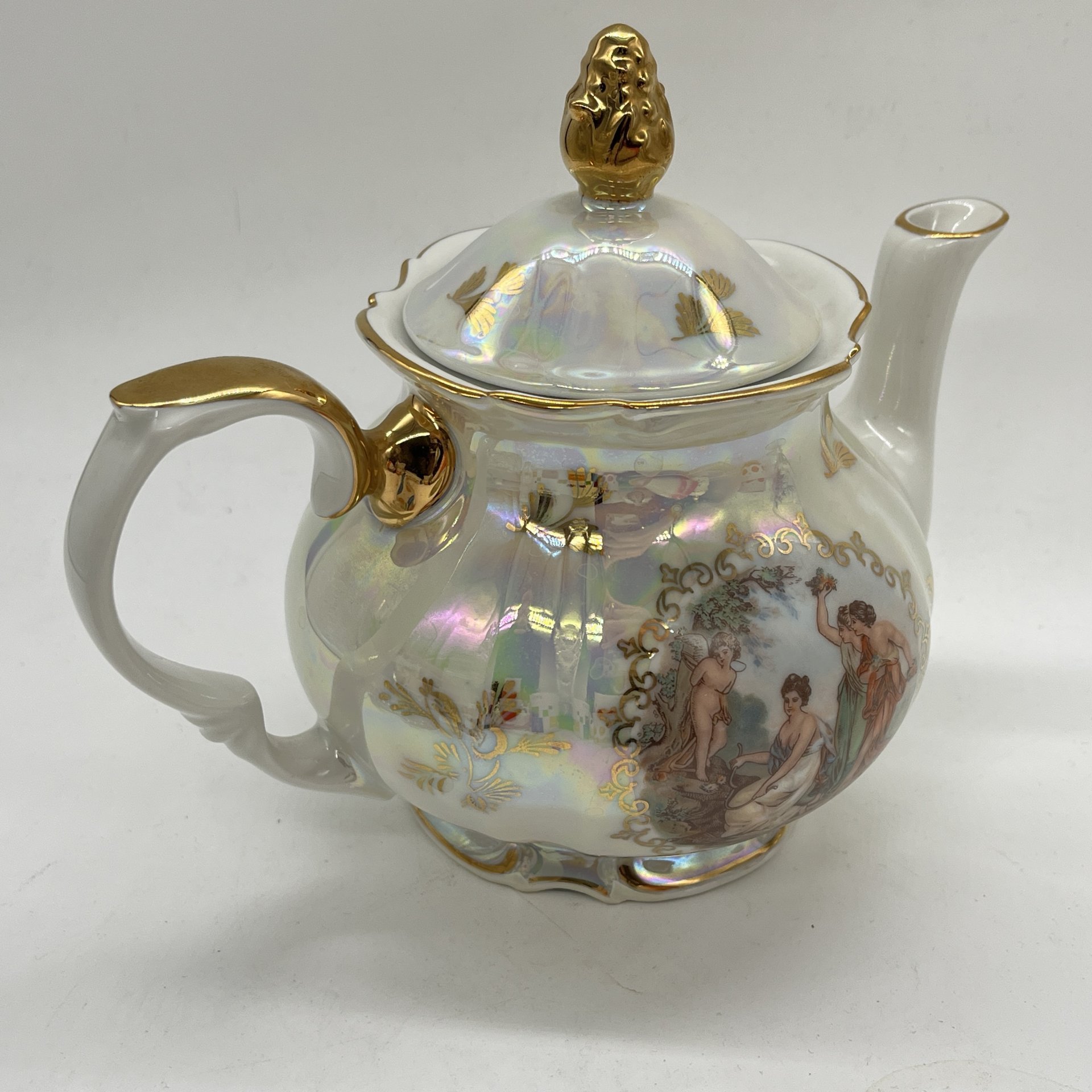 Чайник заварочный с изображением галантной сцены из сервиза "Мадонна", фарфор, деколь, золочение, Kahla, ГДР, 1960-1980 гг.