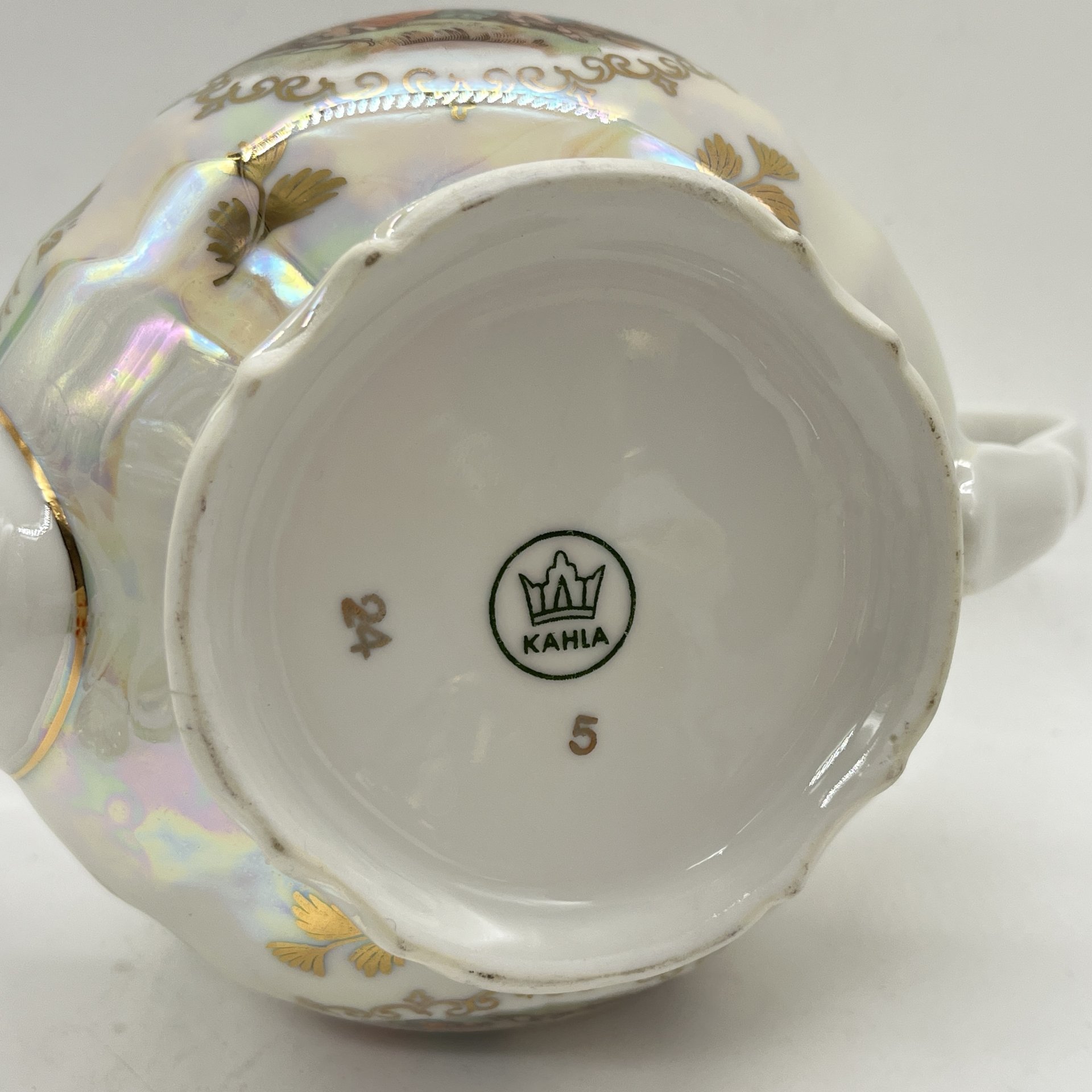 Чайник заварочный с изображением галантной сцены из сервиза "Мадонна", фарфор, деколь, золочение, Kahla, ГДР, 1960-1980 гг.