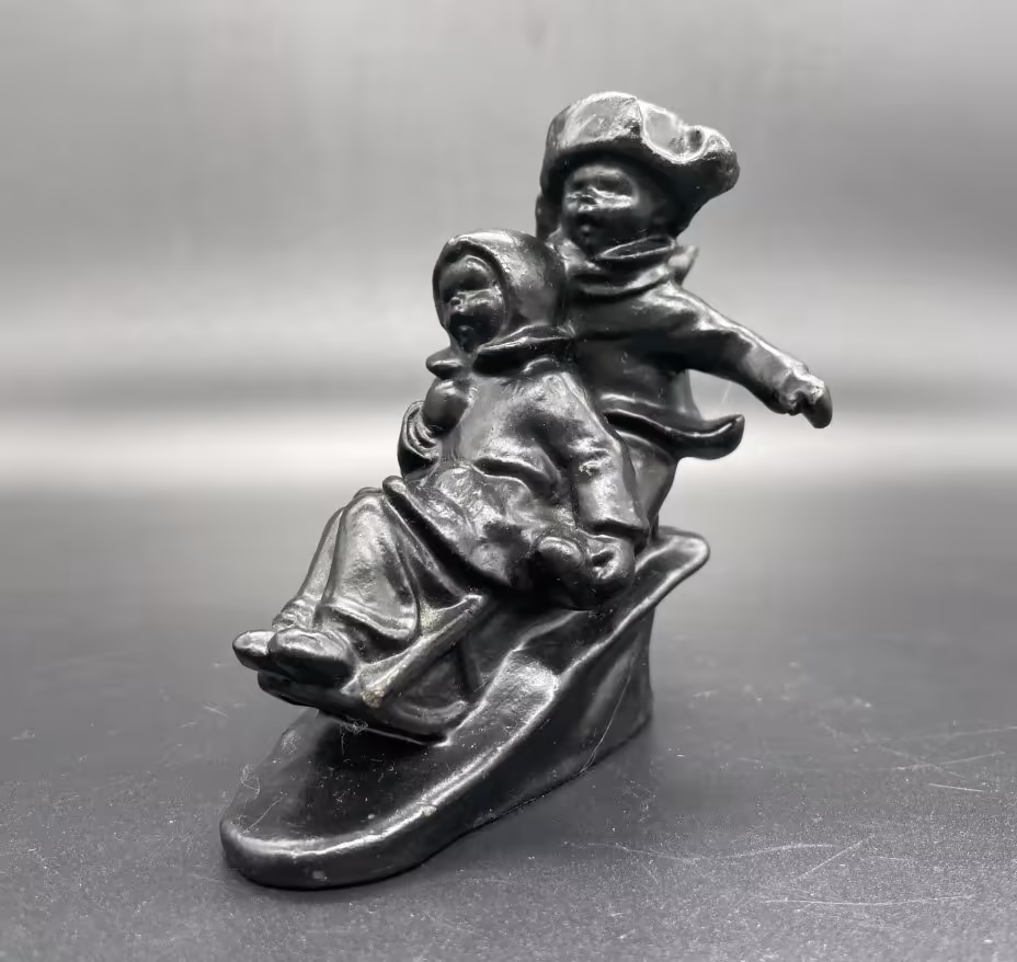 Статуэтка "Дети на санках", автор модели Ю.П. Косарев, Каслинский чугунолитейный завод (Касли)