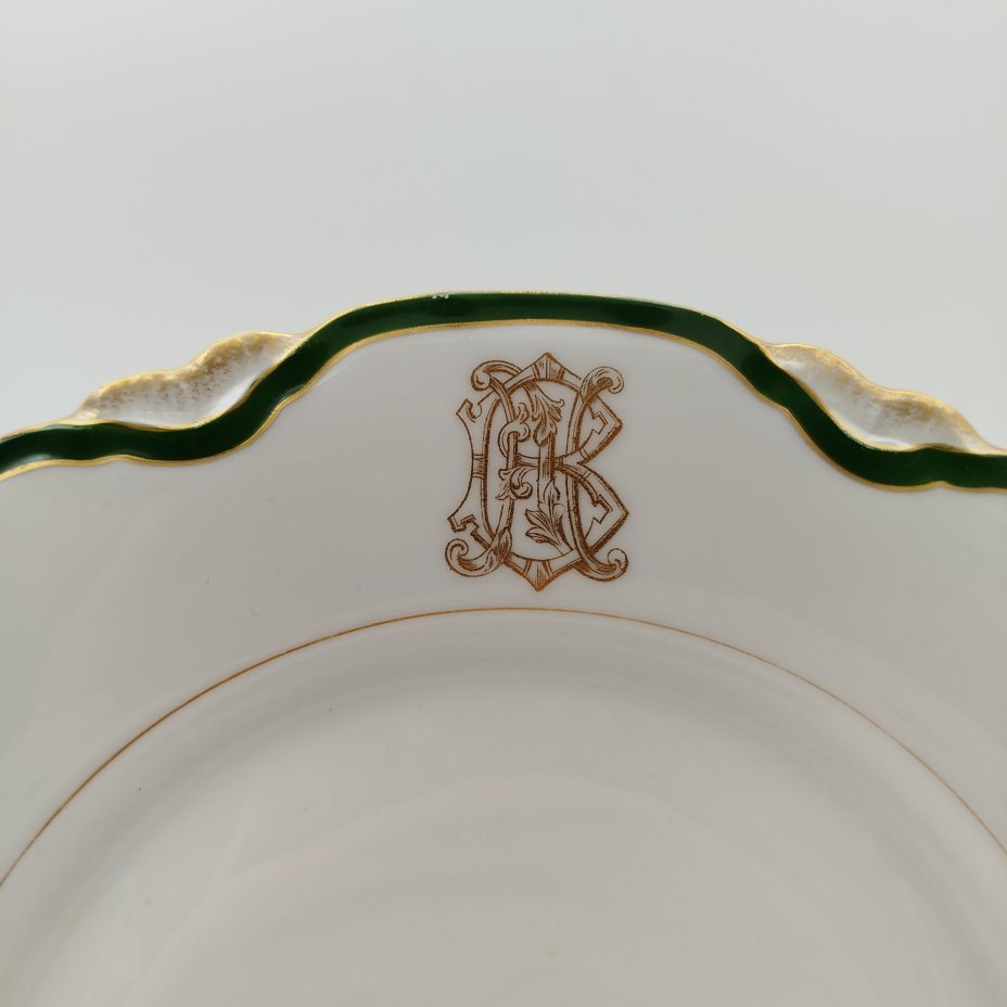 Тарелка обеденная с монограммой, завод М.С. Кузнецова (предположительно)