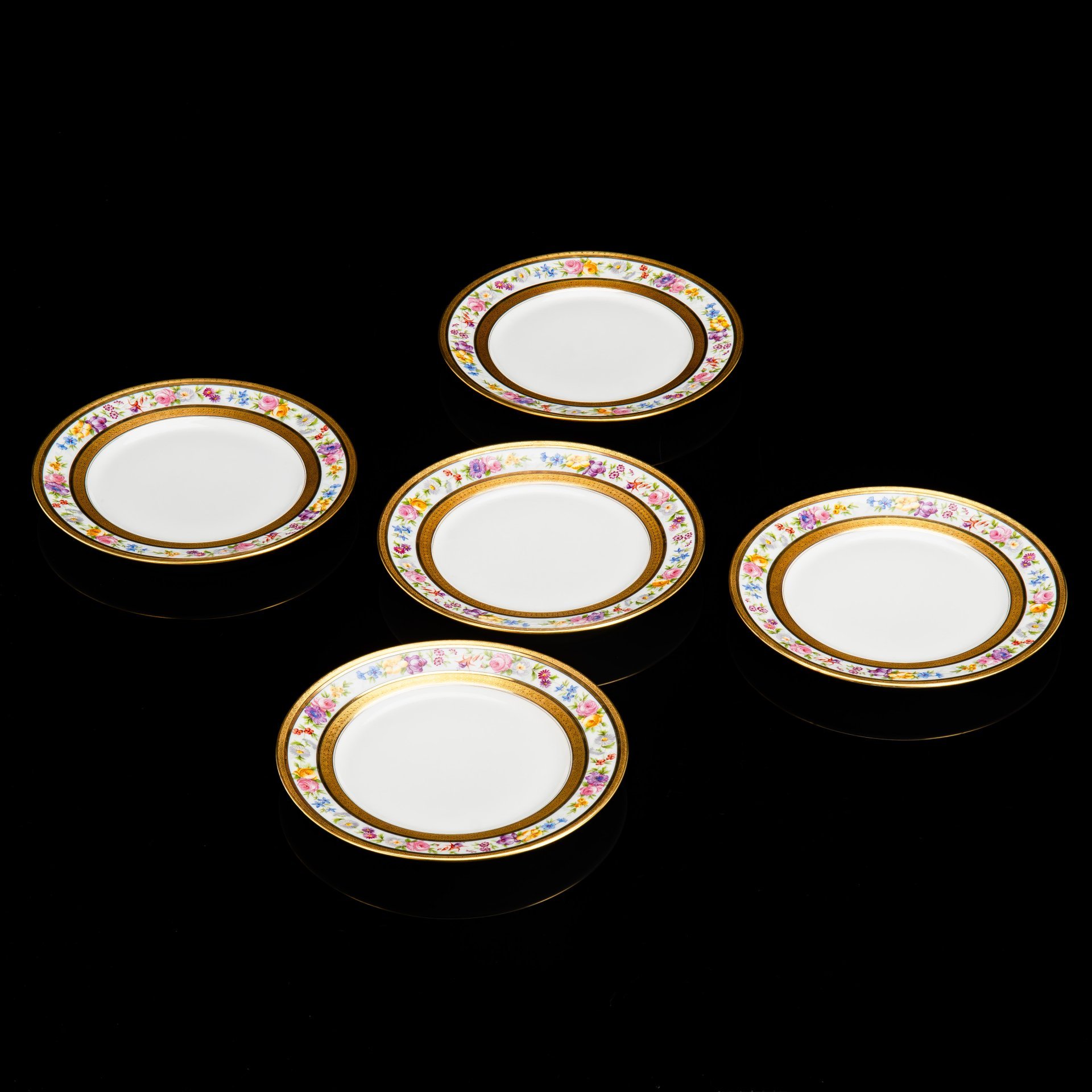 Набор обеденных тарелок на 5 персон, украшенных цветочным декором по борту, CHARLES AHRENFELDT & SON, фарфор, роспись, золочение, Limoges, Франция, 1910-1940 гг.