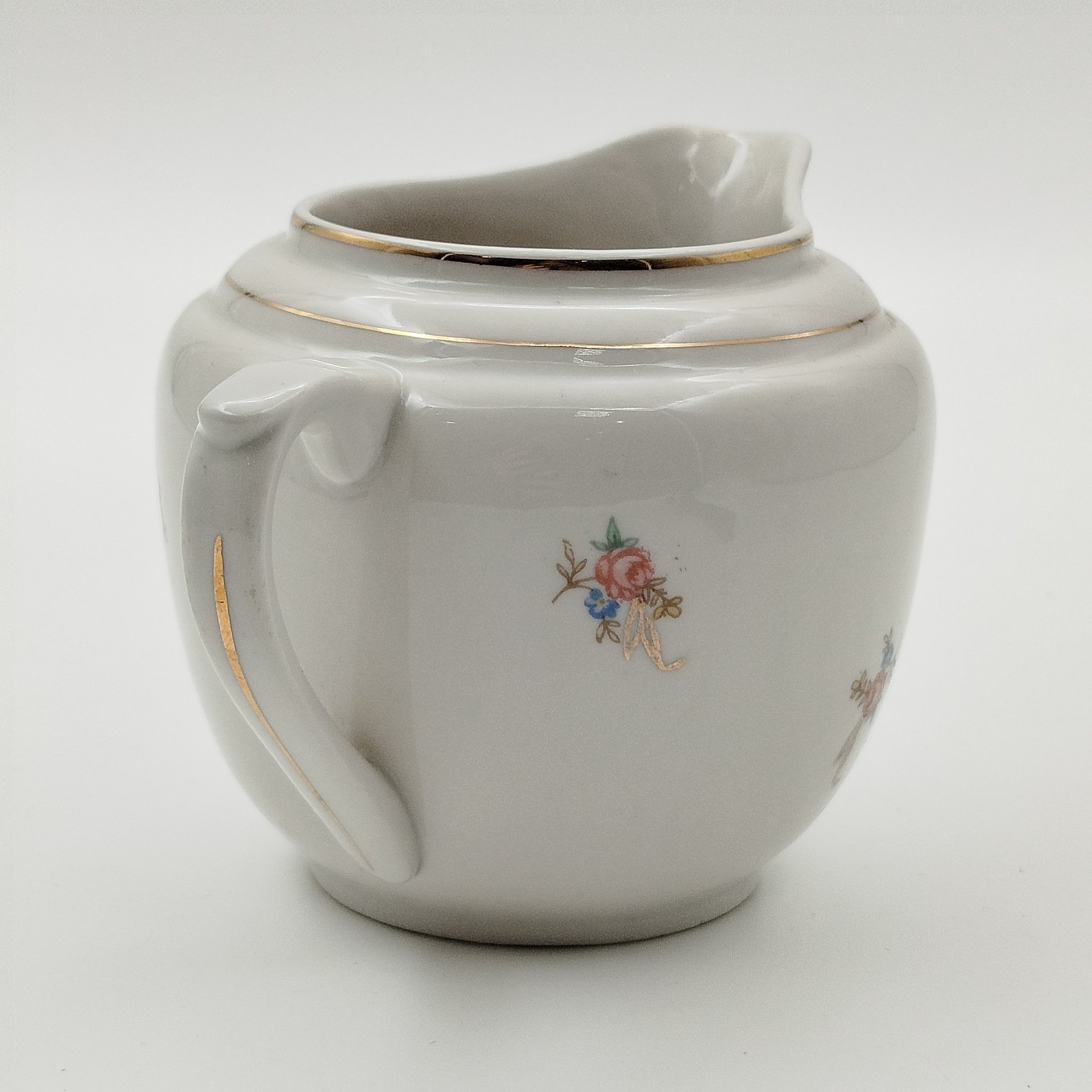 Молочник/сливочник, украшенный цветочным декором, фарфор, деколь, золочение, Дмитровский фарфоровый завод (ДФЗ Вербилки), СССР, 1940-1954 гг.