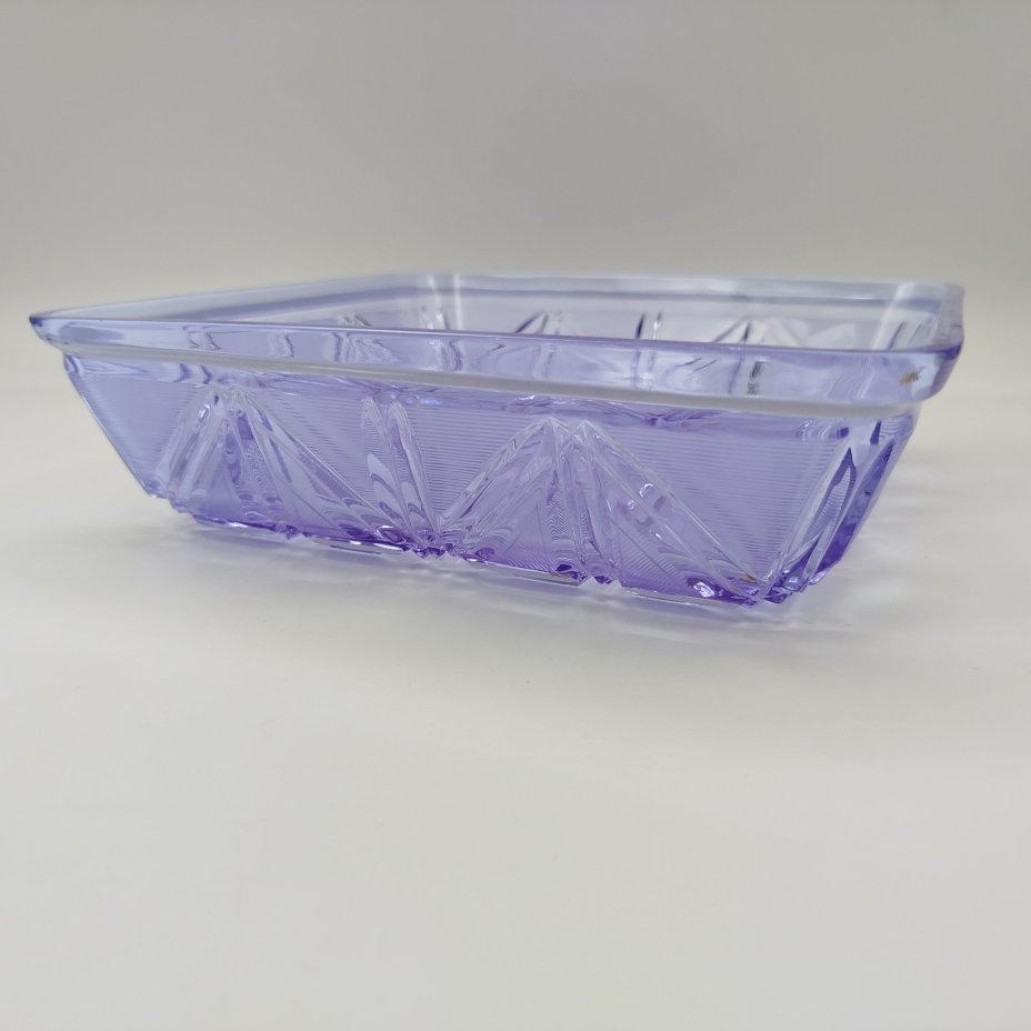 Фруктовница квадратной формы из сервиза "Весенний" в сиренево-голубом оттенке, автор Л.Д. Смирнова, стекло, неодимовое (александритовое), прессование, алмазная грань, Ленинградский завод художественного стекла (ЛЗХС), СССР, 1970-1980 гг.