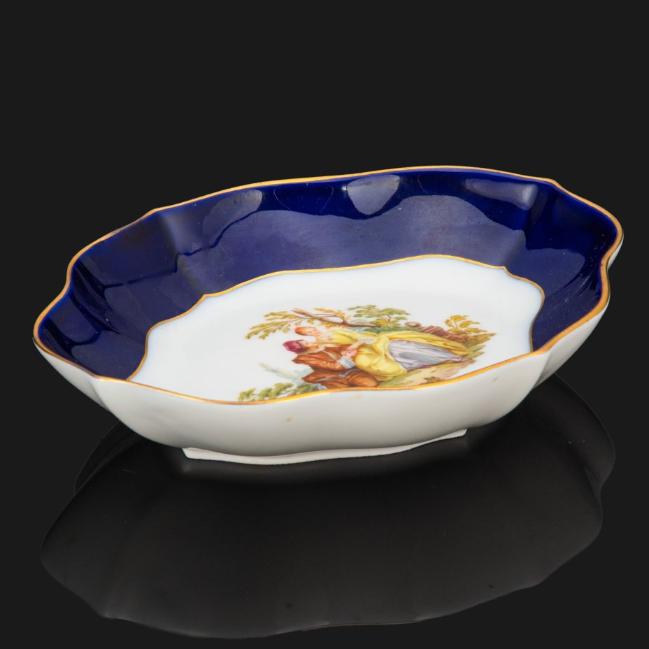 Вазочка (розетка) с галантной сценой, Meissen (Мейсенский фарфор), фарфор, роспись, крытье, золочение, Meissener Porzellan (Мейсенский фарфор)