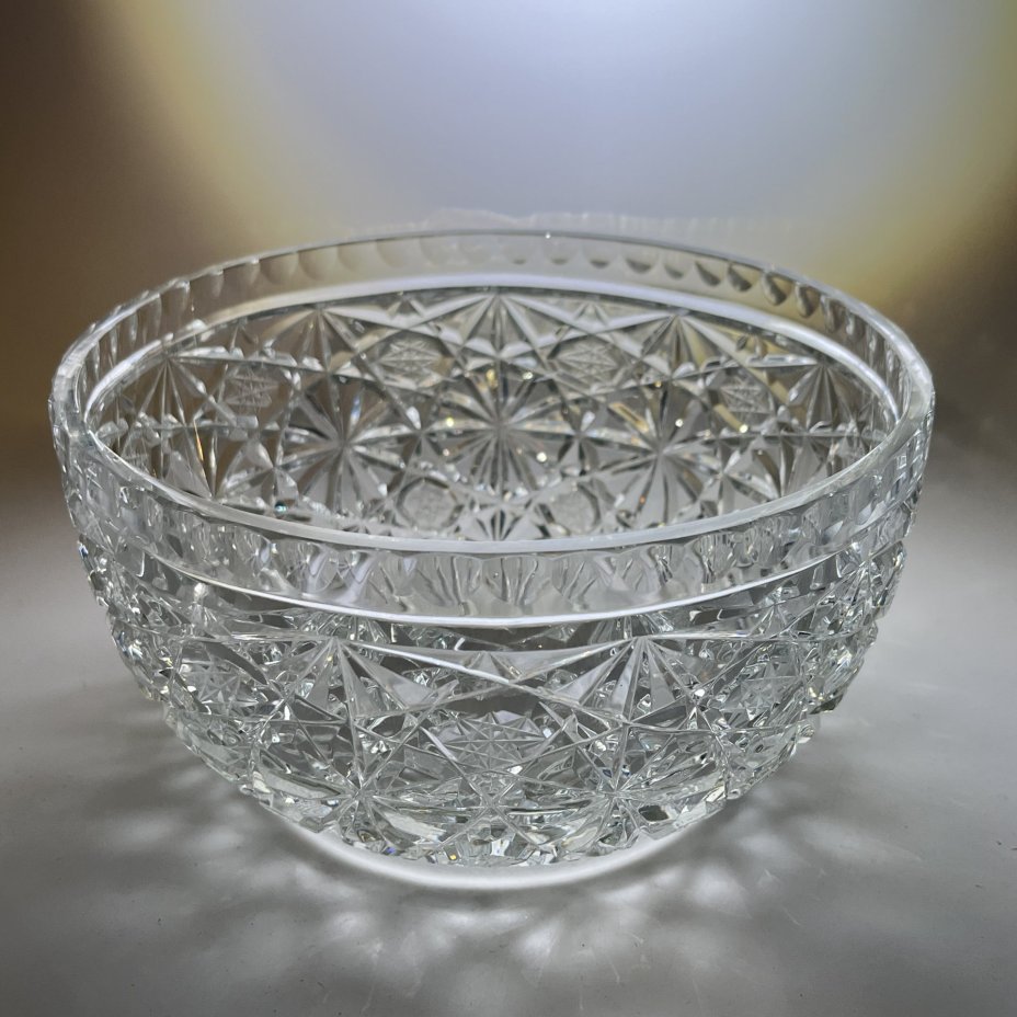 Салатник круглой формы с резным геометрическим декором, хрусталь, алмазная грань, СССР, 1970-1990 гг.