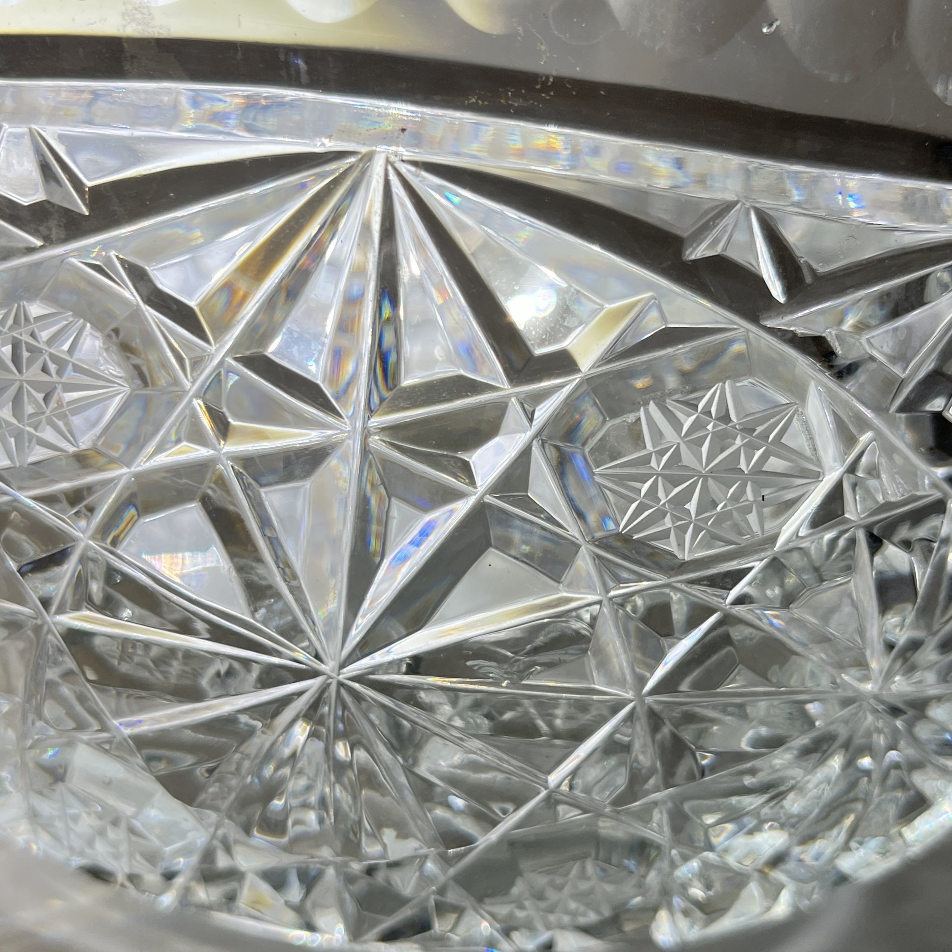 Салатник круглой формы с резным геометрическим декором, хрусталь, алмазная грань, СССР, 1970-1990 гг.