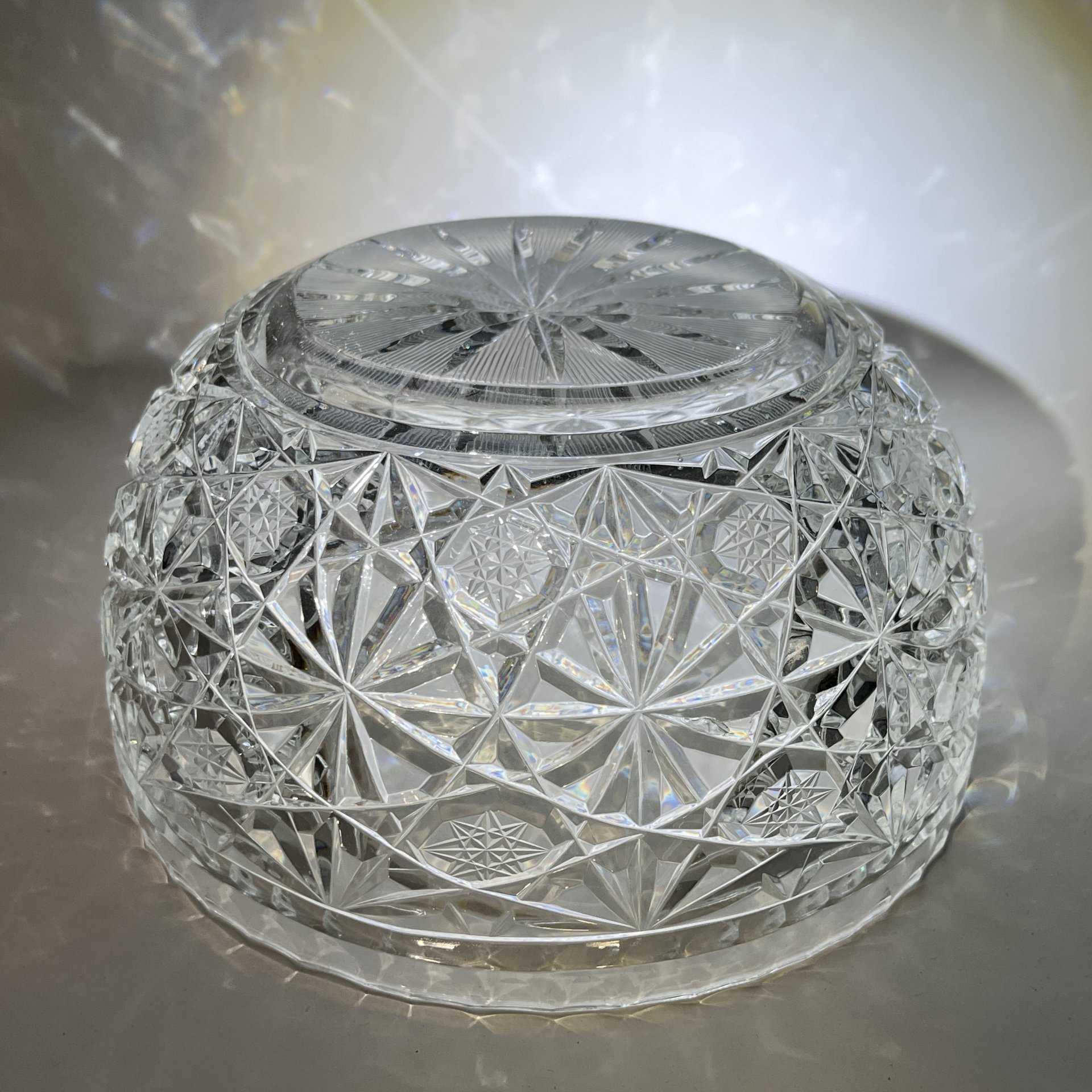 Салатник круглой формы с резным геометрическим декором, хрусталь, алмазная грань, СССР, 1970-1990 гг.