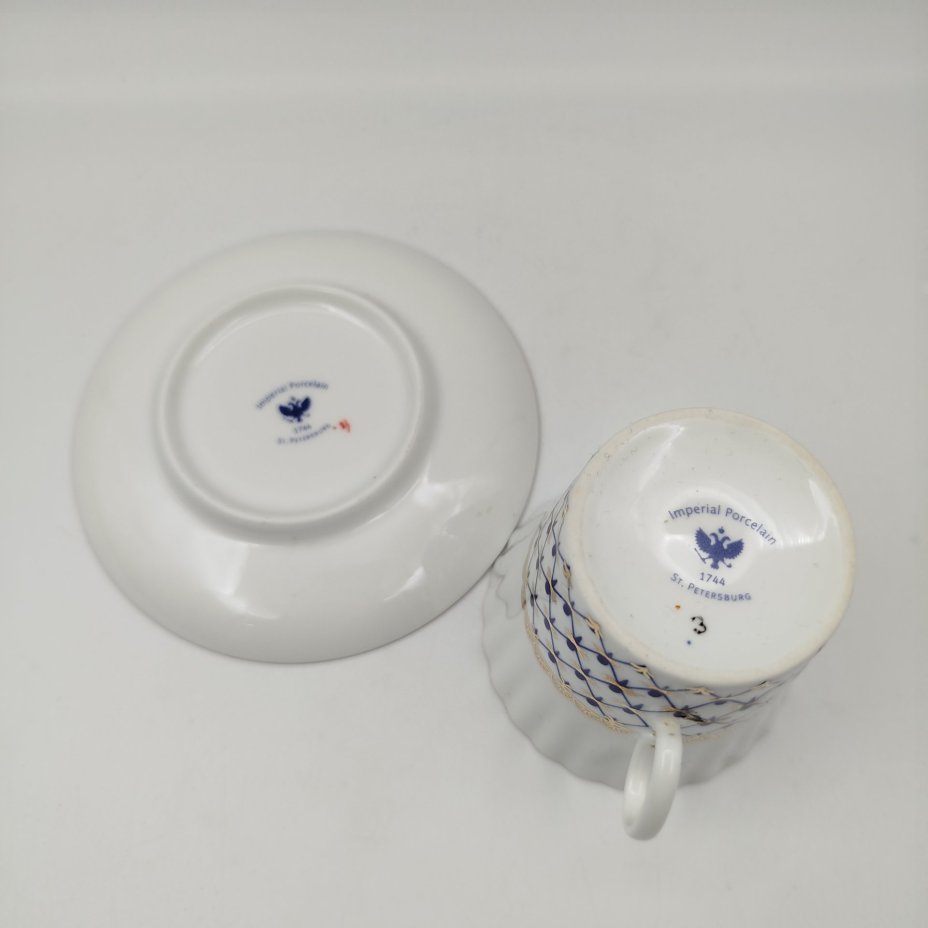 Пара кофейная, украшенная декором "Кобальтовая сетка", фарфор, роспись, золочение, Императорский фарфоровый завод (ИФЗ), Россия, 2000-2012 гг.