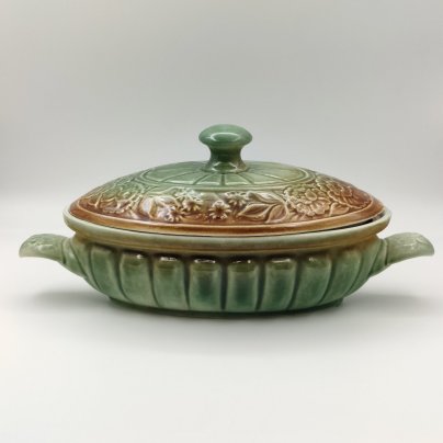 Террина (для подачи горячих блюд), украшенная рельефным цветочным декором, фаянс, глазурь, Европа, 1980-2000 гг.