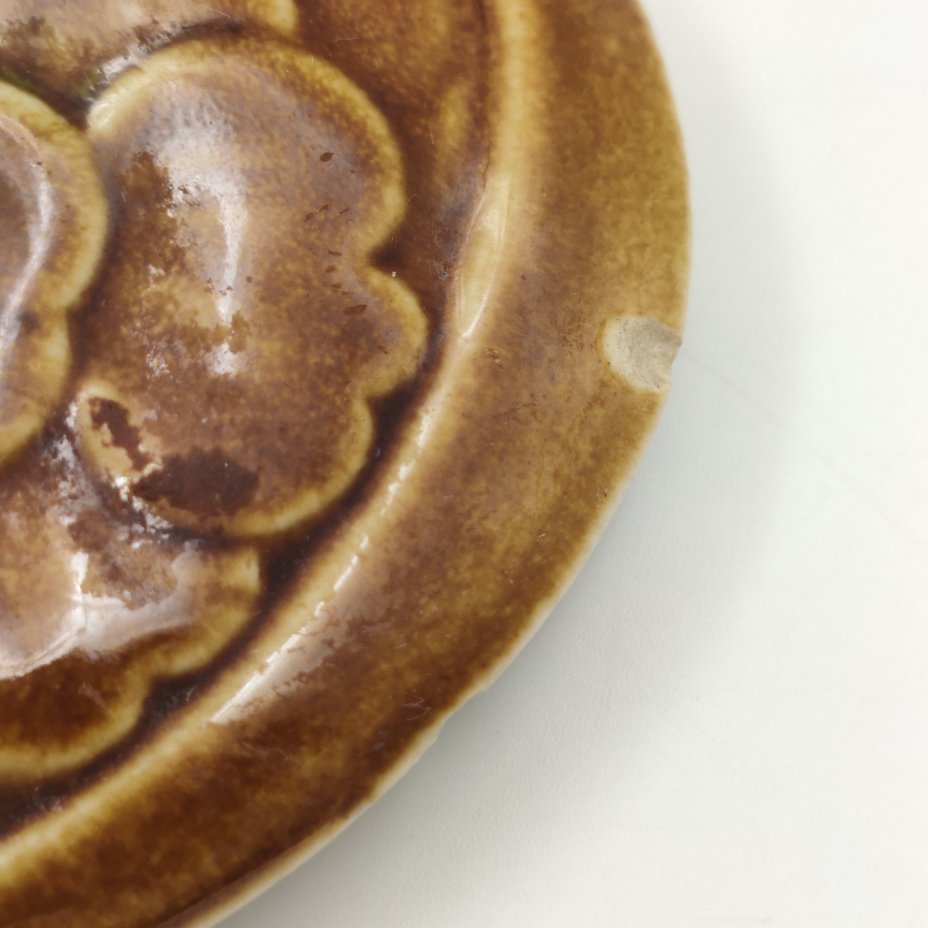 Террина (для подачи горячих блюд), украшенная рельефным цветочным декором