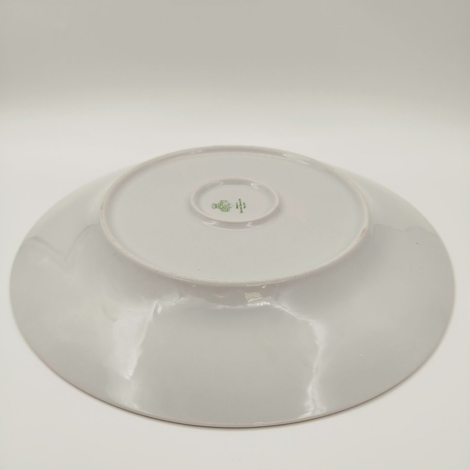 Блюдо, украшенное цветочным декором, фарфор, деколь, золочение, Graf Von Henneberg Porzellan, 1777 Jlmenau, ГДР, 1973-1977 гг.