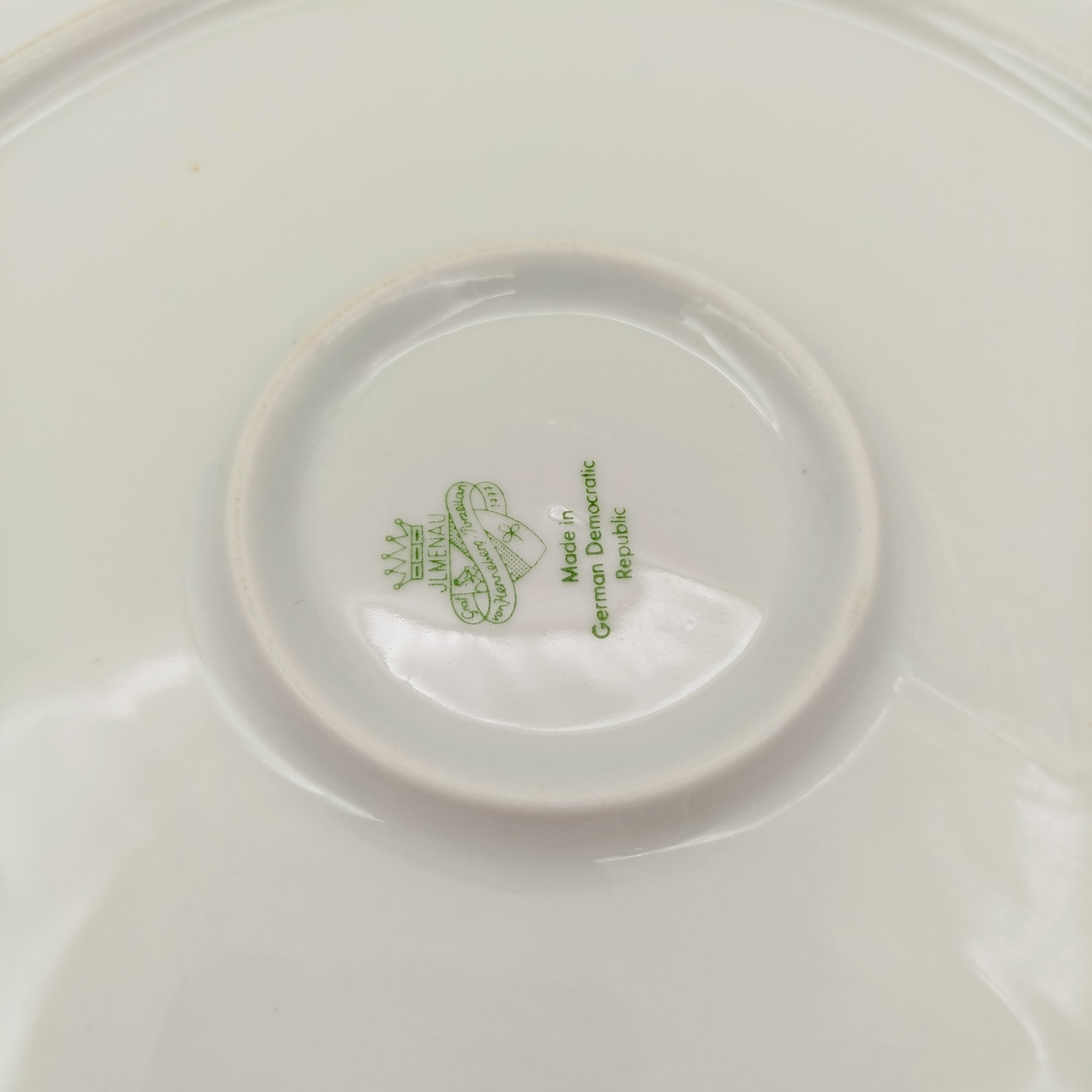 Блюдо, украшенное цветочным декором, фарфор, деколь, золочение, Graf Von Henneberg Porzellan, 1777 Jlmenau, ГДР, 1973-1977 гг.