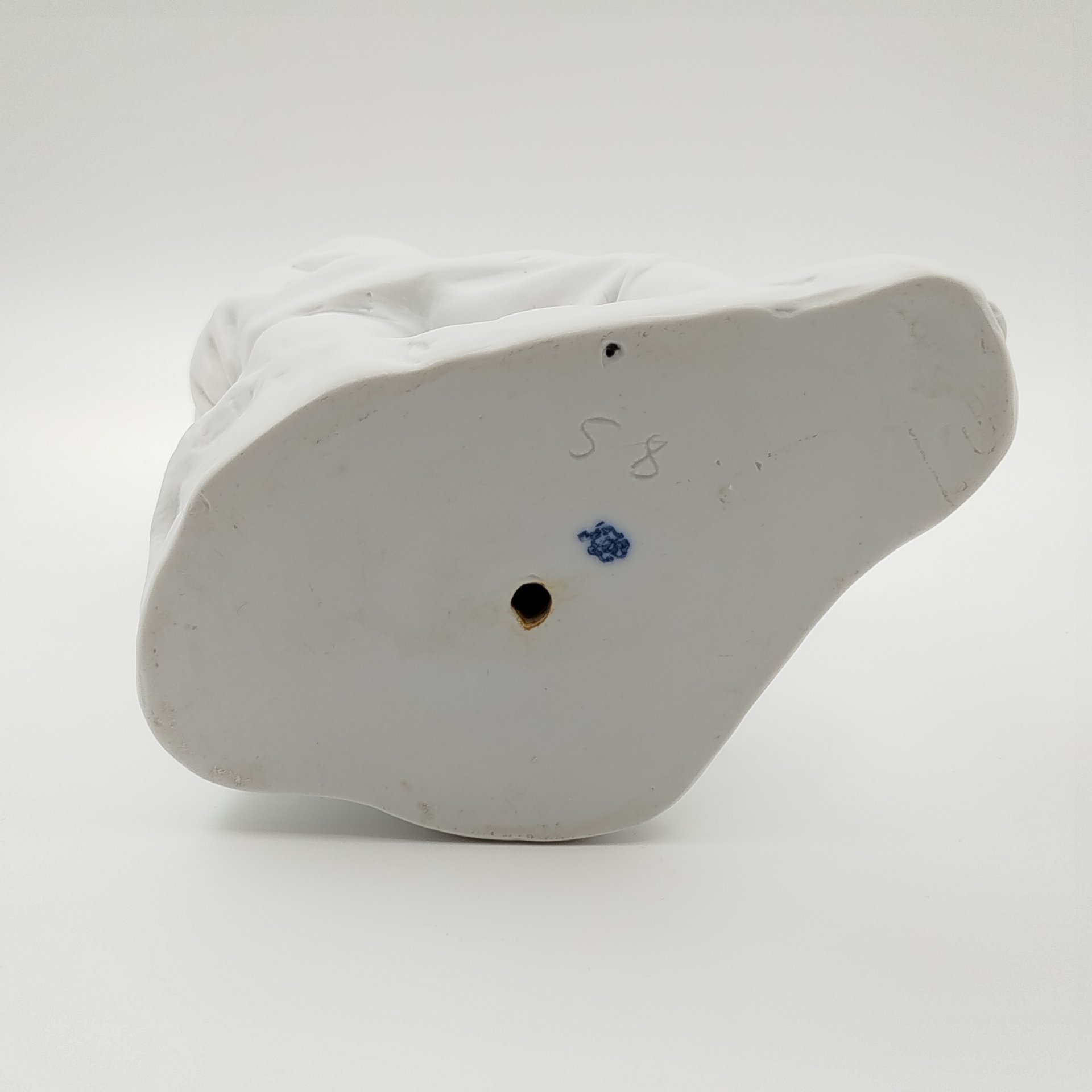 Статуэтка "Максим Горький", автор В.Г. Стамов,, бисквит, Ленинградский фарфоровый завод (ЛФЗ), СССР, 1950-1960 гг.