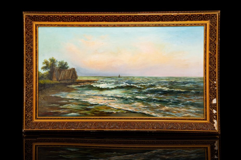 Картина "Морской пейзаж с хижиной", оформленная в раму с рельефным декором, автор Кишон Г.С.
