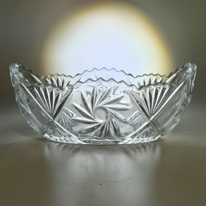 Салатник в форме ладьи с резным декором, стекло, пресс, СССР, 1970-1990 гг.