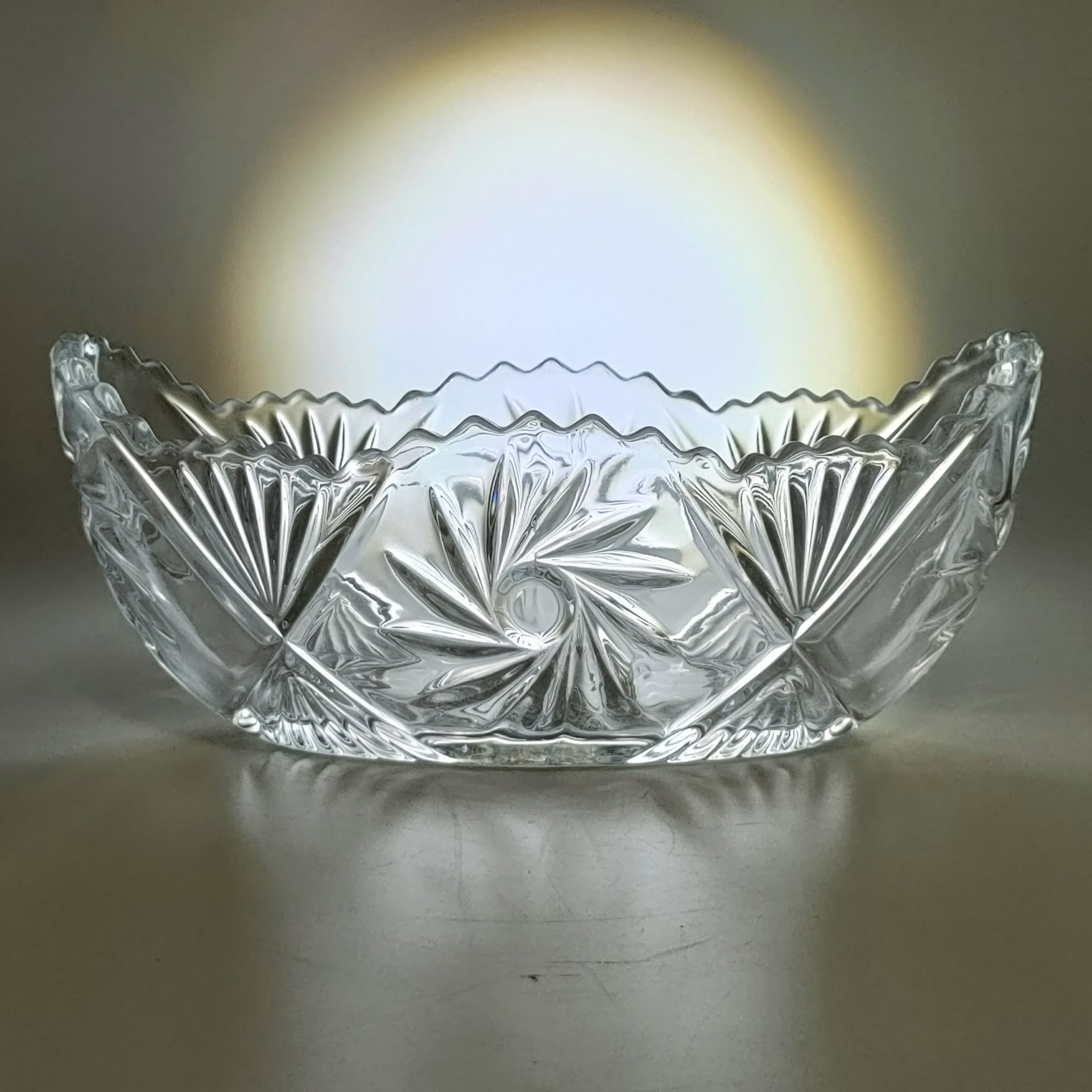 Салатник в форме ладьи с резным декором, стекло, пресс, СССР, 1970-1990 гг.