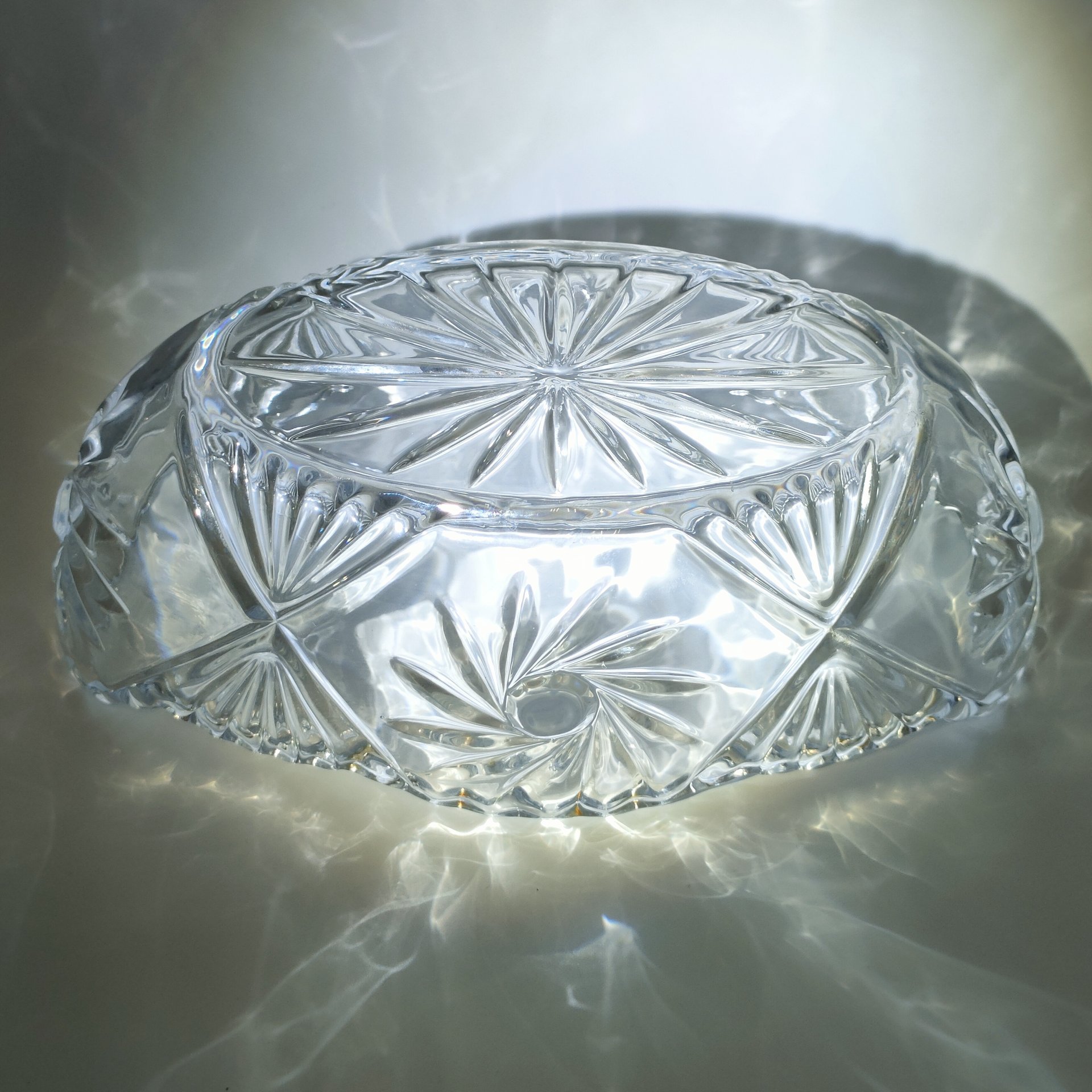 Салатник в форме ладьи с резным декором, стекло, пресс, СССР, 1970-1990 гг.