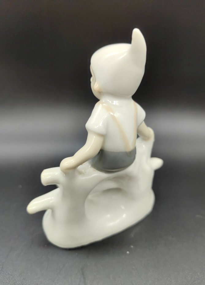 Статуэтка "Мальчик с котенком"  (На заборе), VEB Porzellanfiguren Lippelsdorf (Липпельсдорф)