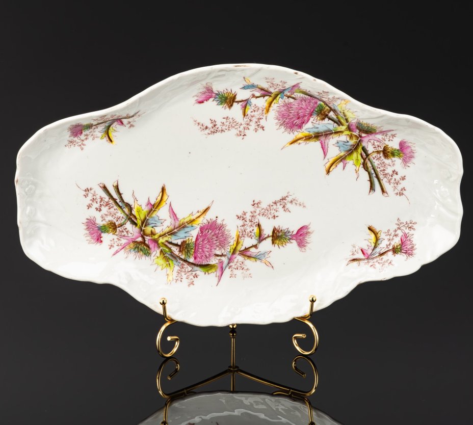 Блюдо крестообразной формы с декором в виде чертополоха, фарфор, деколь, роспись, золочение, Российская империя, 1890-1917 гг.