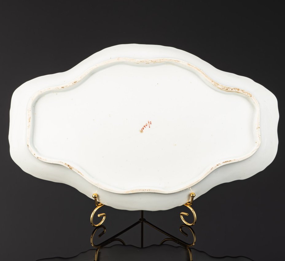 Блюдо крестообразной формы с декором в виде чертополоха