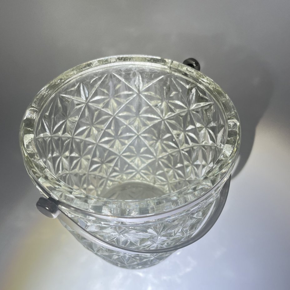 Конфетница в виде корзинки с ручкой, стекло, металл, пресс, СССР, 1970-1990 гг.