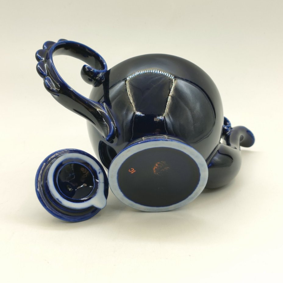 Чайник заварочный с фигурной ручкой, фарфор, крытье кобальтом, золочение, Бронницкий завод фарфоровых изделий «Возрождение», СССР, 1980-1990 гг.