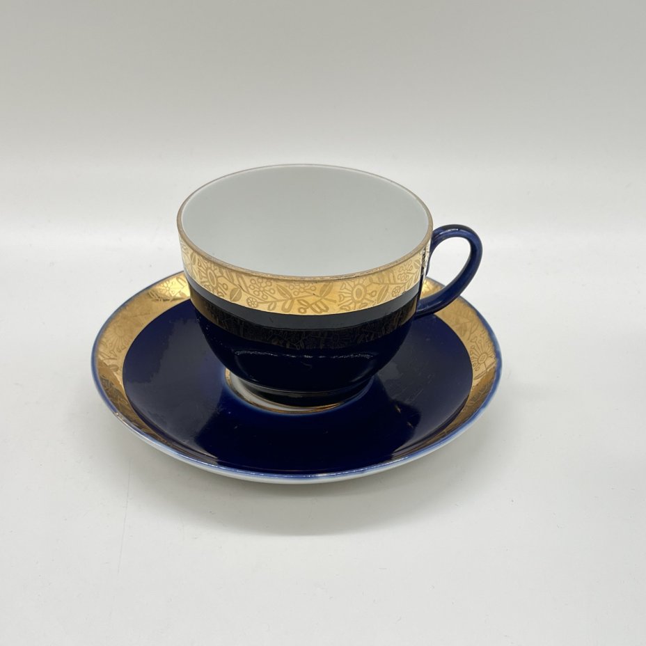 Чайная пара с декором в виде золотого фриза, фарфор, кобальт, золочение, Ленинградский фарфоровый завод (ЛФЗ), СССР, 1960-1970 гг.