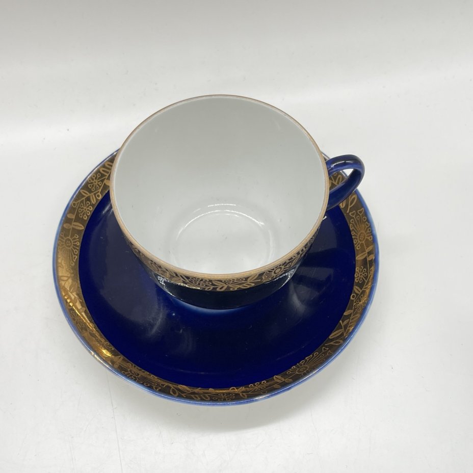 Чайная пара с декором в виде золотого фриза, фарфор, кобальт, золочение, Ленинградский фарфоровый завод (ЛФЗ), СССР, 1960-1970 гг.