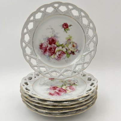 Набор десертных тарелок с прорезным бортом и цветочным декором на 6 персон, фарфор, деколь, золочение, Западная Европа, 1900-1930 гг.