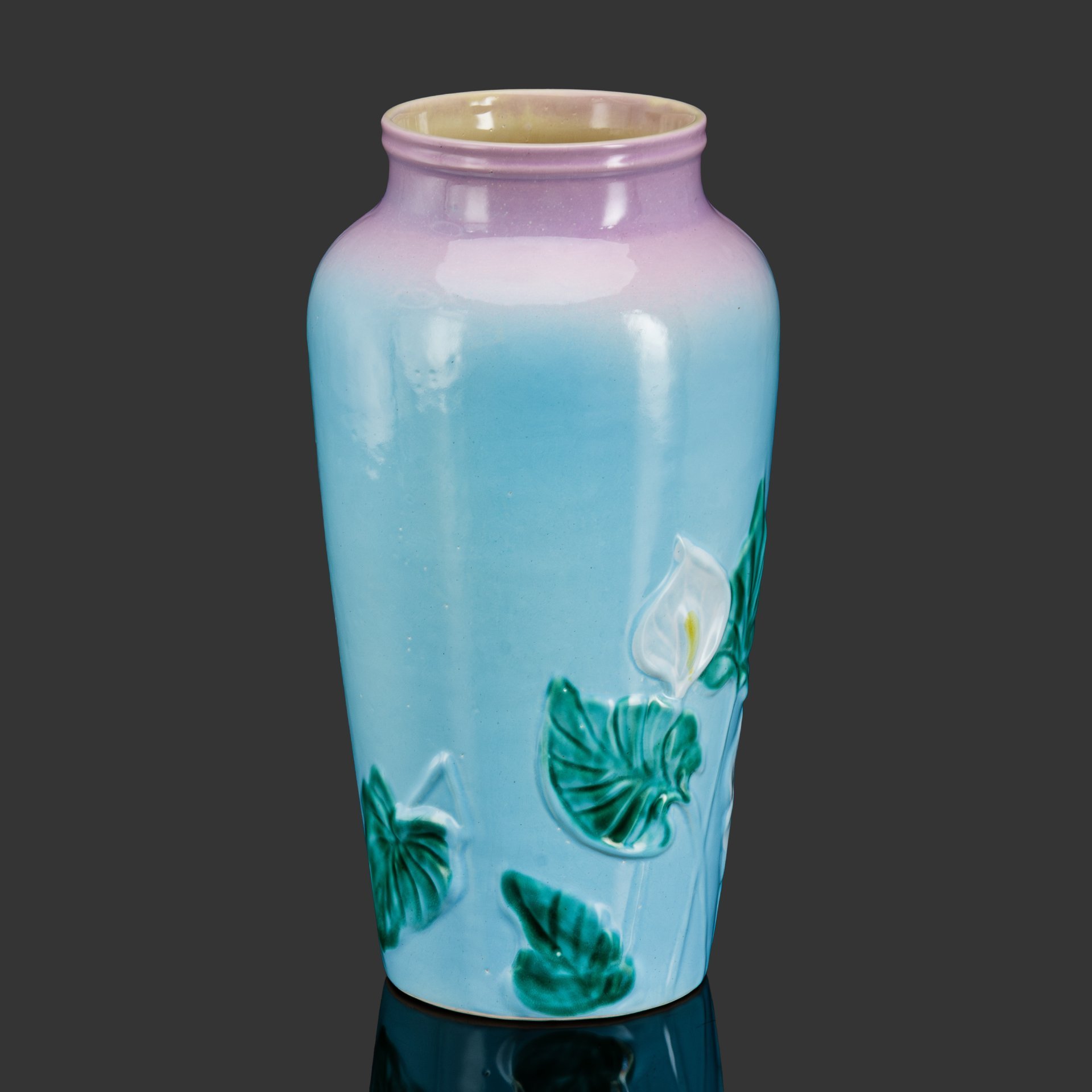 Ваза с изображением цветов "Каллы"