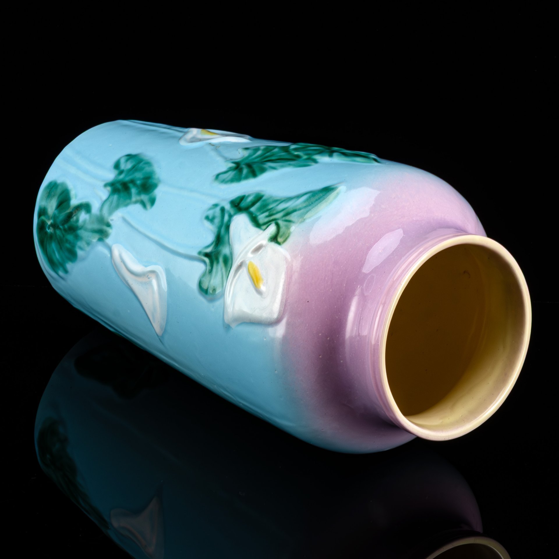 Ваза с изображением цветов "Каллы"