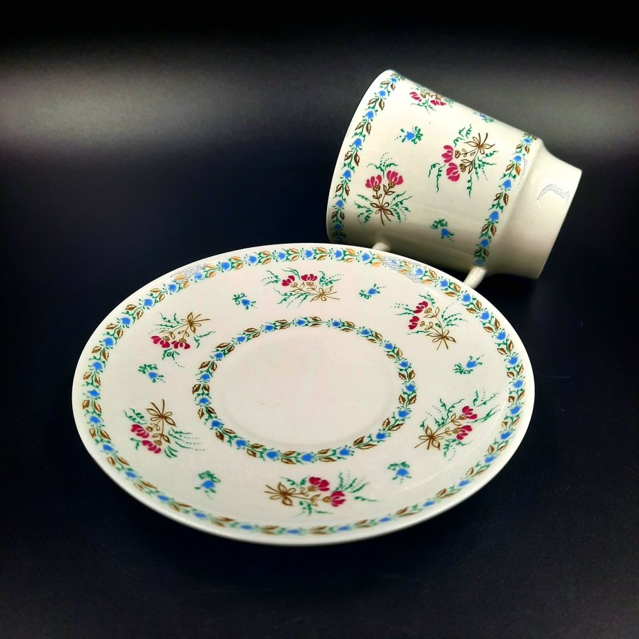 Пара кофейная с цветочным декором, форма "Майская", автор формы Э.М. Криммер, Ленинградский фарфоровый завод (ЛФЗ)