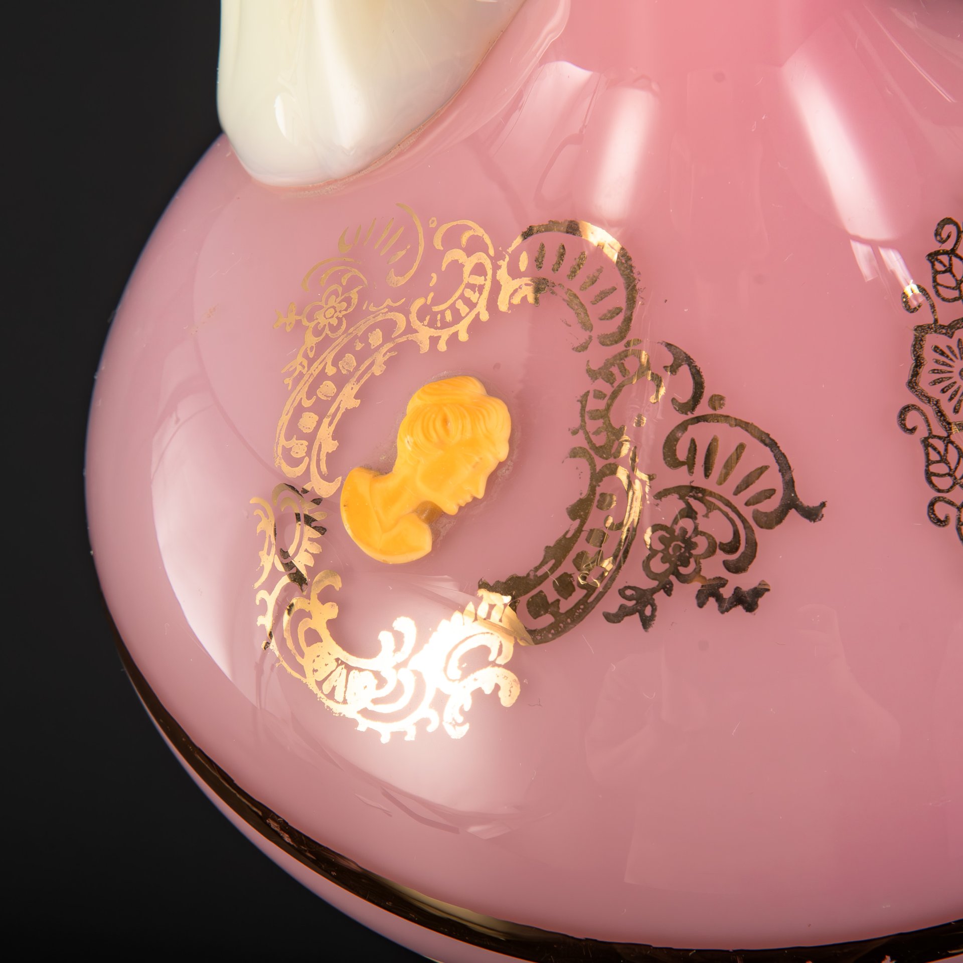 Кувшин на ножке Empoli Glass Opaline
