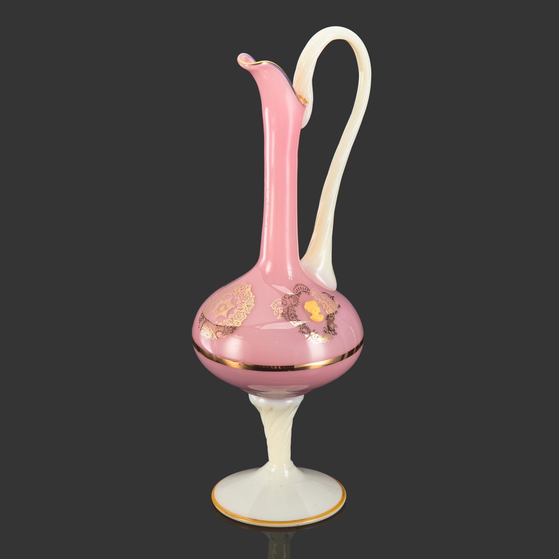 Кувшин на ножке Empoli Glass Opaline