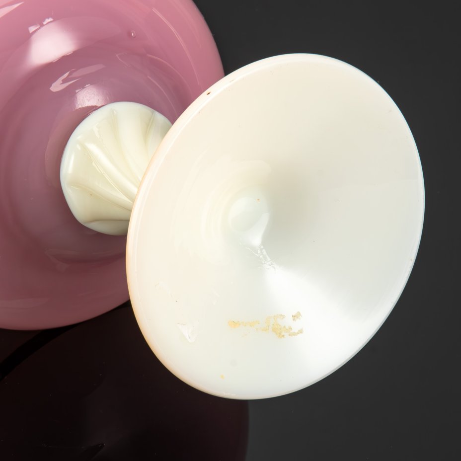 Кувшин на ножке Empoli Glass Opaline