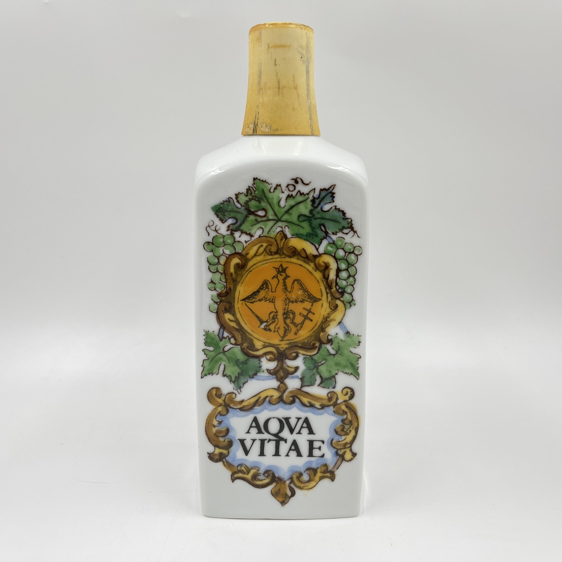 Штоф "AQVA VITAE" (лат. вода жизни), фарфор, деколь, пластик, Hollohaza, Hollohaza
