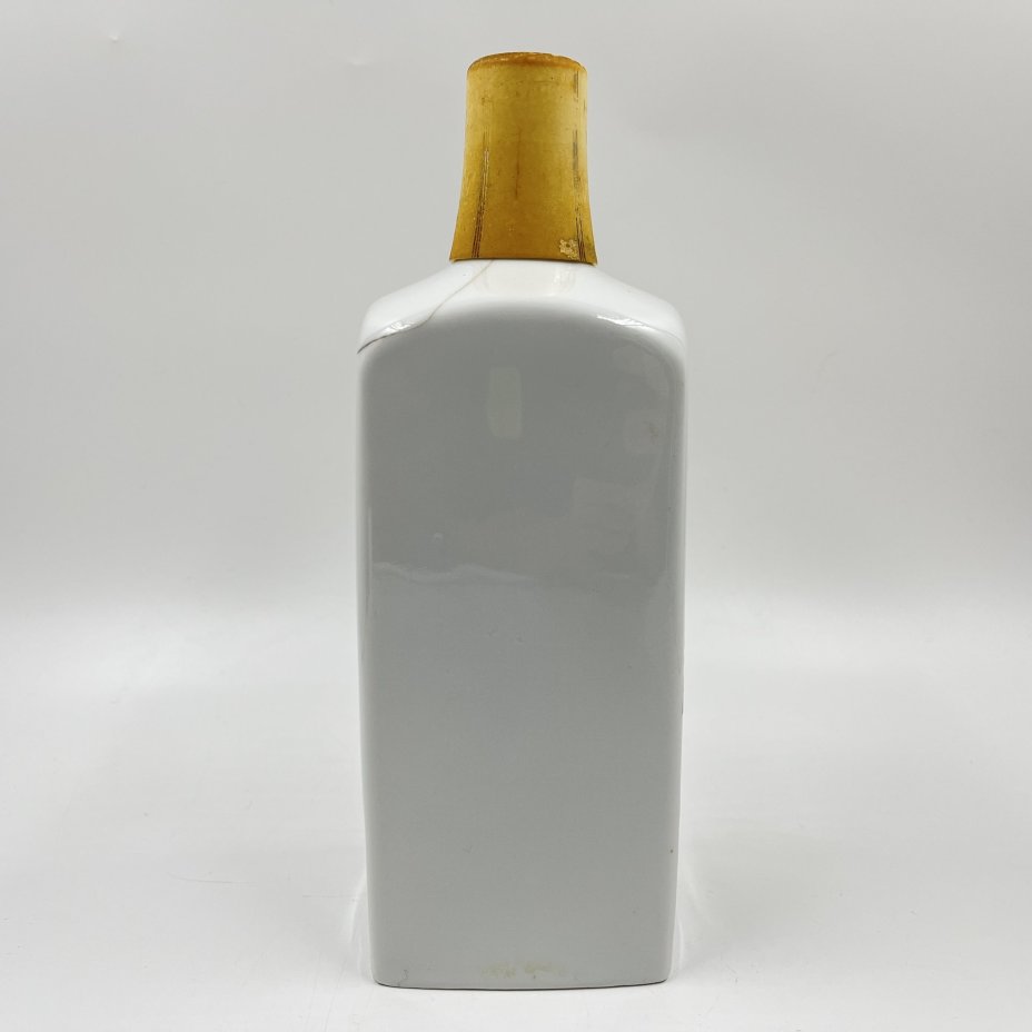 Штоф "AQVA VITAE" (лат. вода жизни), фарфор, деколь, пластик, Hollohaza, Hollohaza