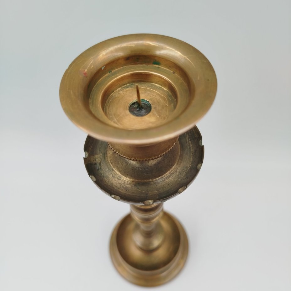 Подсвечник на фигурном основании с элементами в виде балясин (на одну свечу)