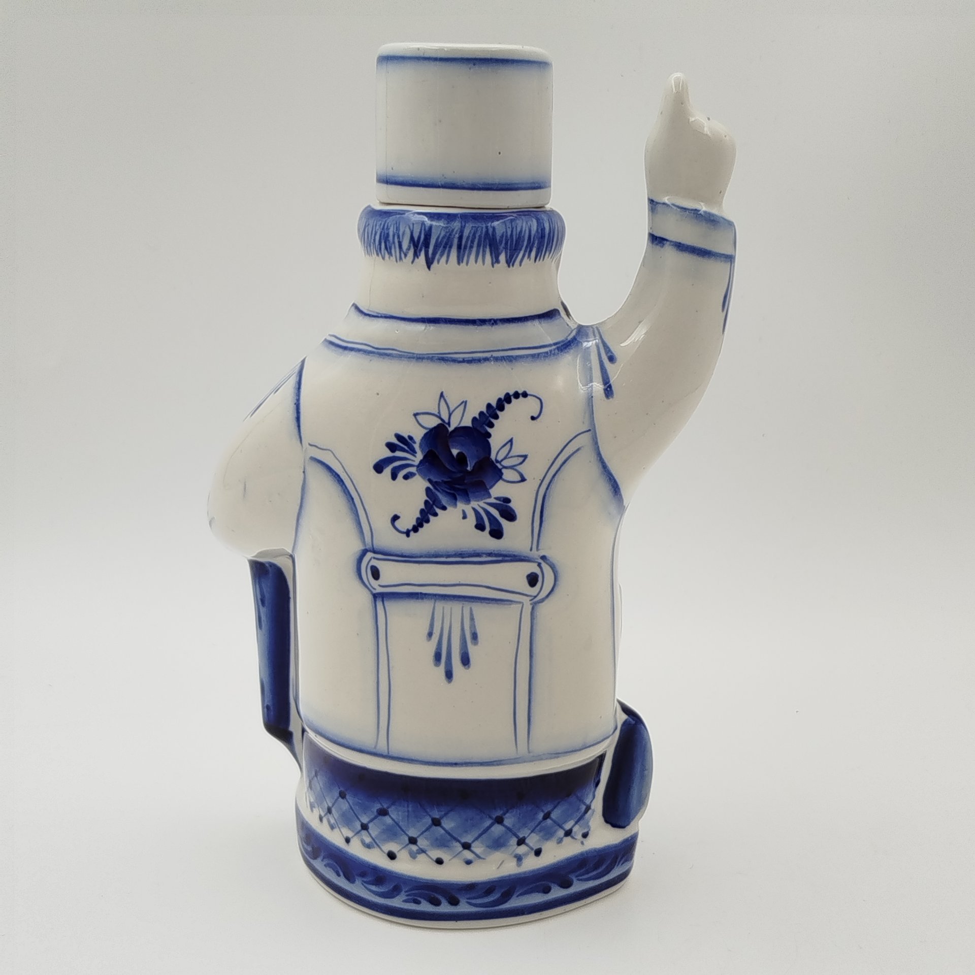 Штоф "Доктор", авторы Ольга и Михаил Пулеметовы, Гжель, фарфор, роспись, Россия, 2000-2020 гг.