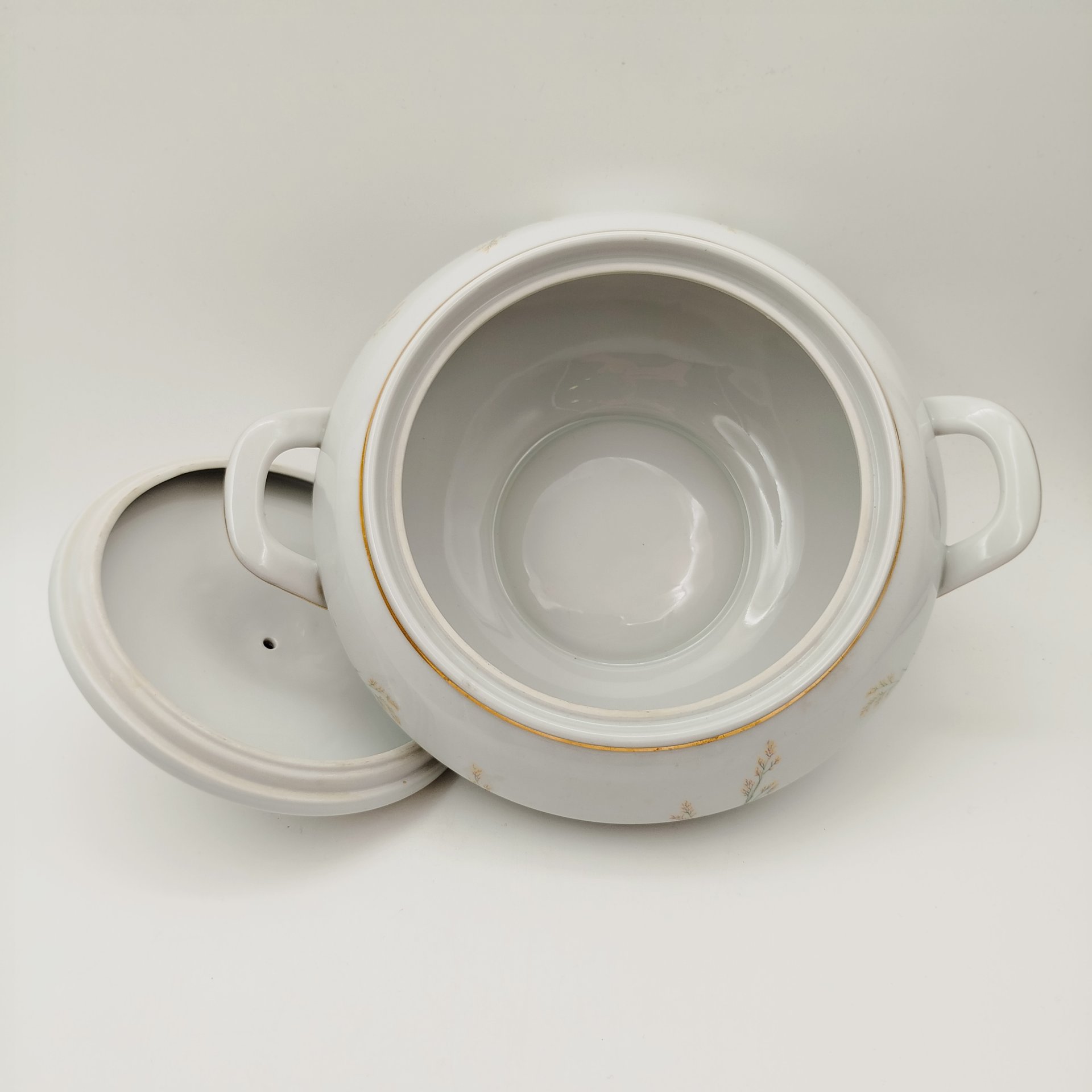 Супница, украшенная цветочным декором, фарфор, деколь, золочение, Bareuther & Co., Bavaria, Германия, 1931-1945 гг.