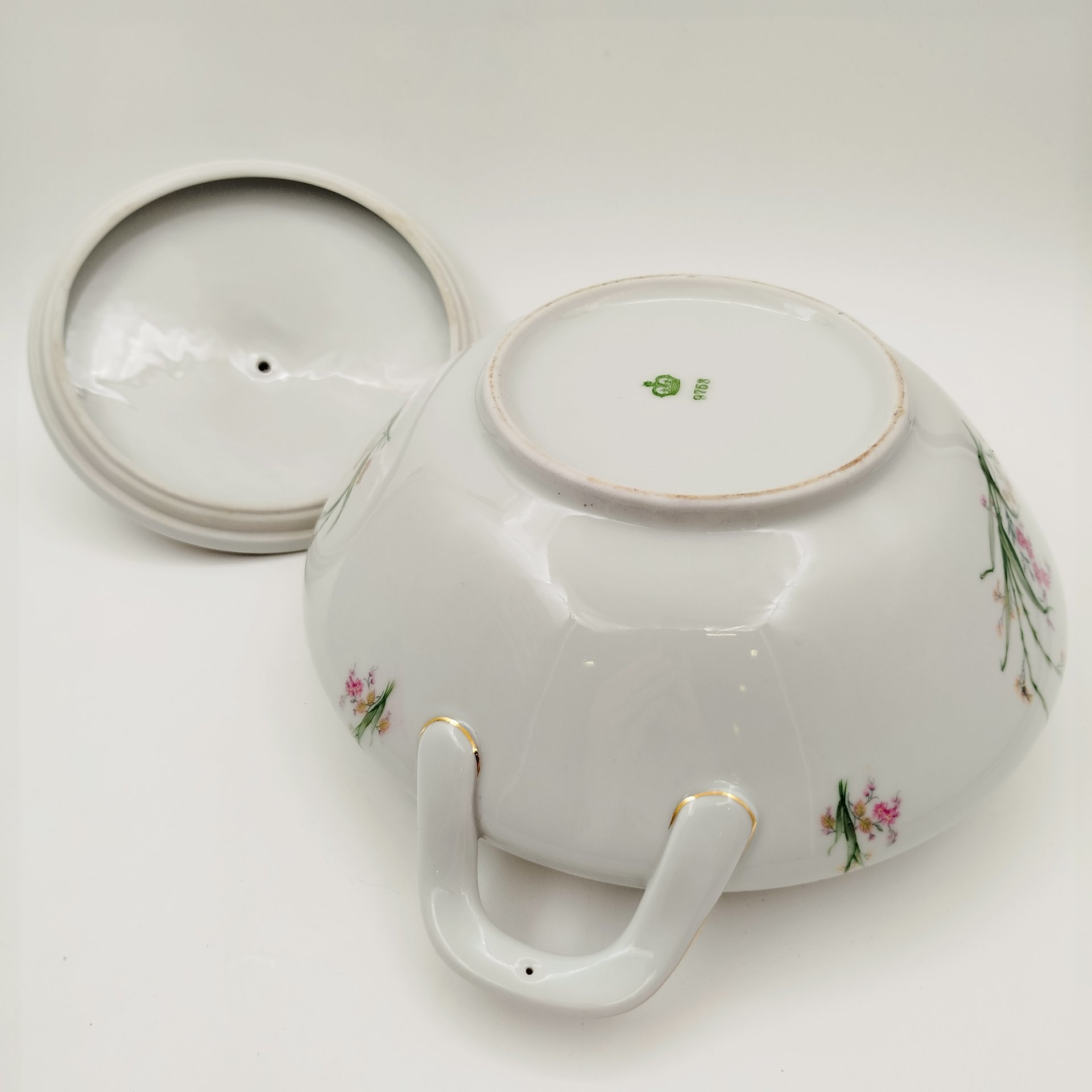 Супница, украшенная цветочным декором, фарфор, деколь, золочение, Bareuther & Co., Bavaria, Германия, 1931-1945 гг.