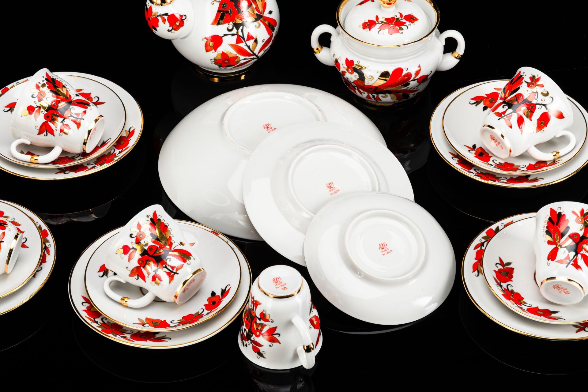 Сервиз кофейный на 6 персон "Народные узоры" (форма "Сударыня"), автор А.В. Воробьевский, (20 предметов)