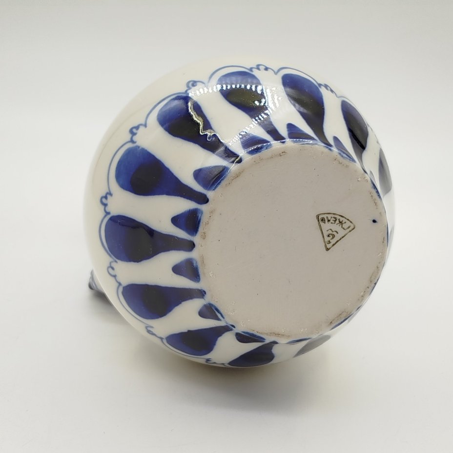 Ваза с ручками в виде петушков